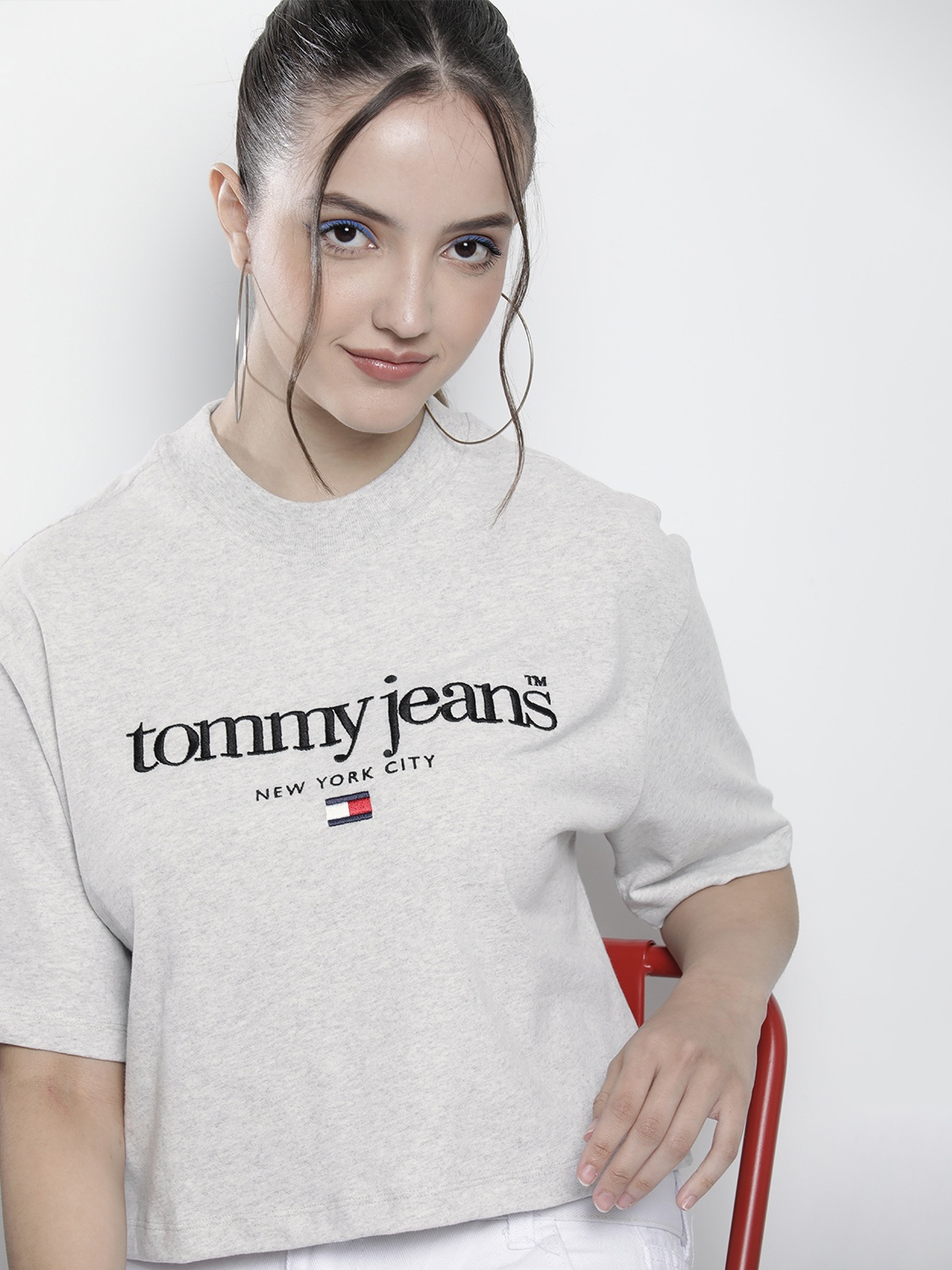 

Tommy Hilfiger Women Grey & Black Brand Logo Printed Pure Cotton T-shirt