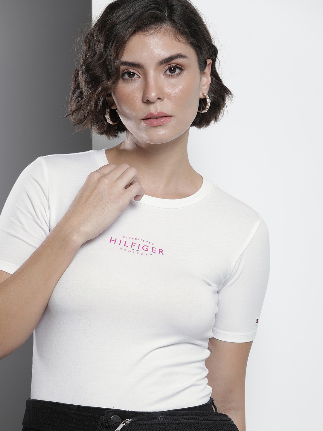 

Tommy Hilfiger Women White & Pink Slim Fit T-shirt