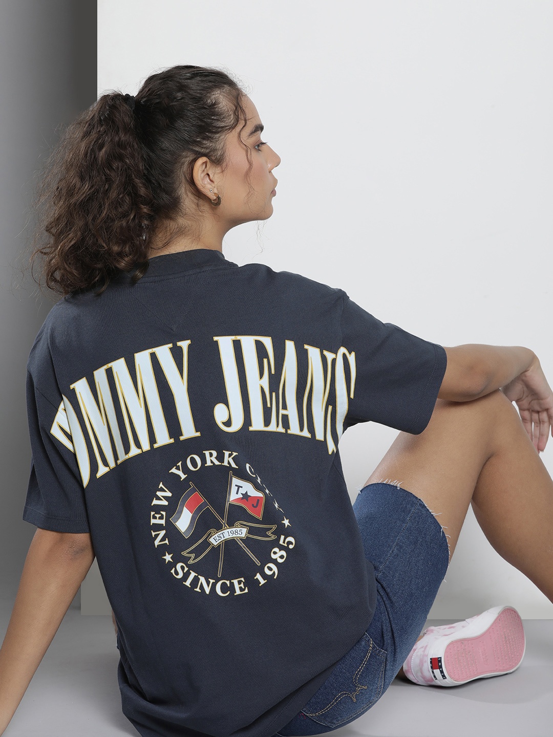 

Tommy Hilfiger Women Navy Blue & White Typography Printed Drop-Shoulder Sleeves Pure Cotton Boxy T-shirt