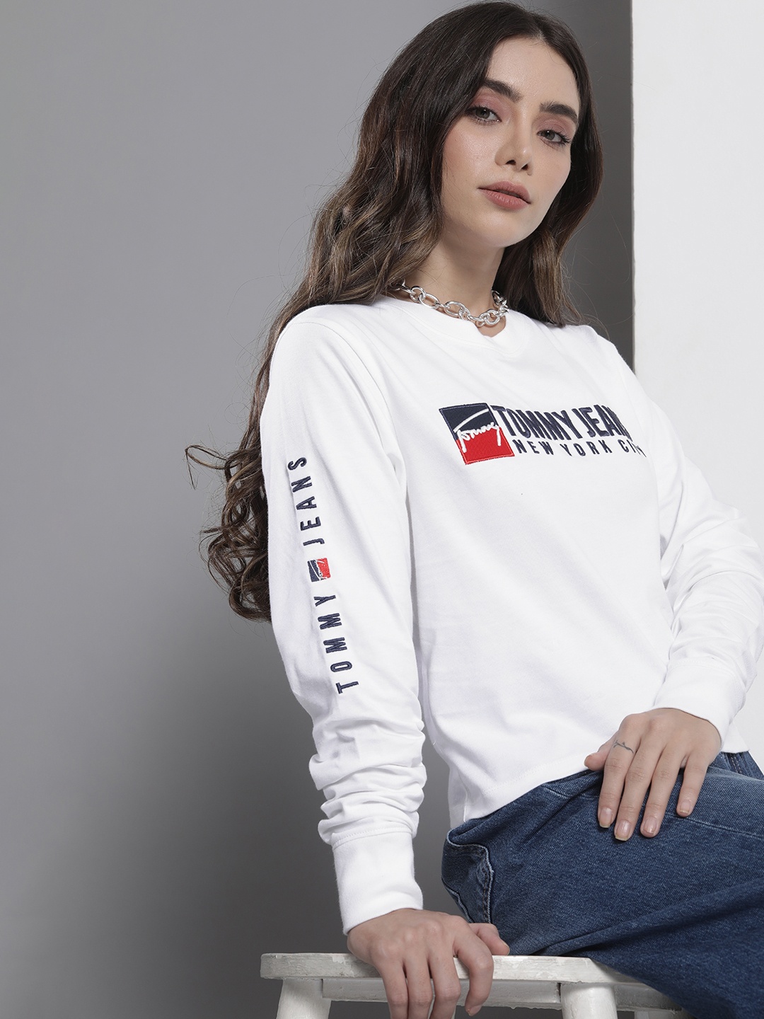 

Tommy Hilfiger Women White Brand Logo Organic Cotton Boxy Crop T-shirt