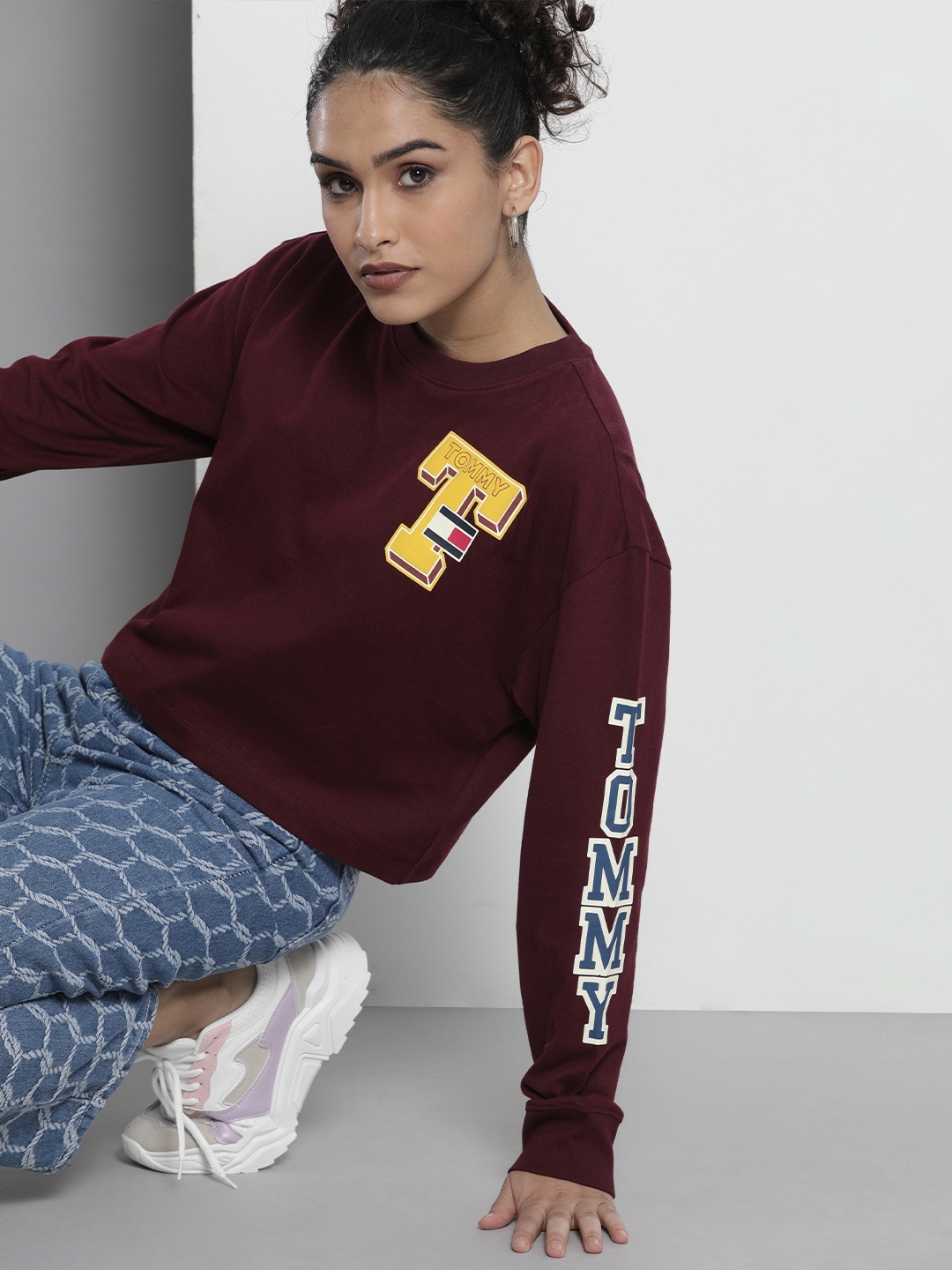 

Tommy Hilfiger Women Maroon Brand Logo Printed Pure Cotton Applique T-shirt