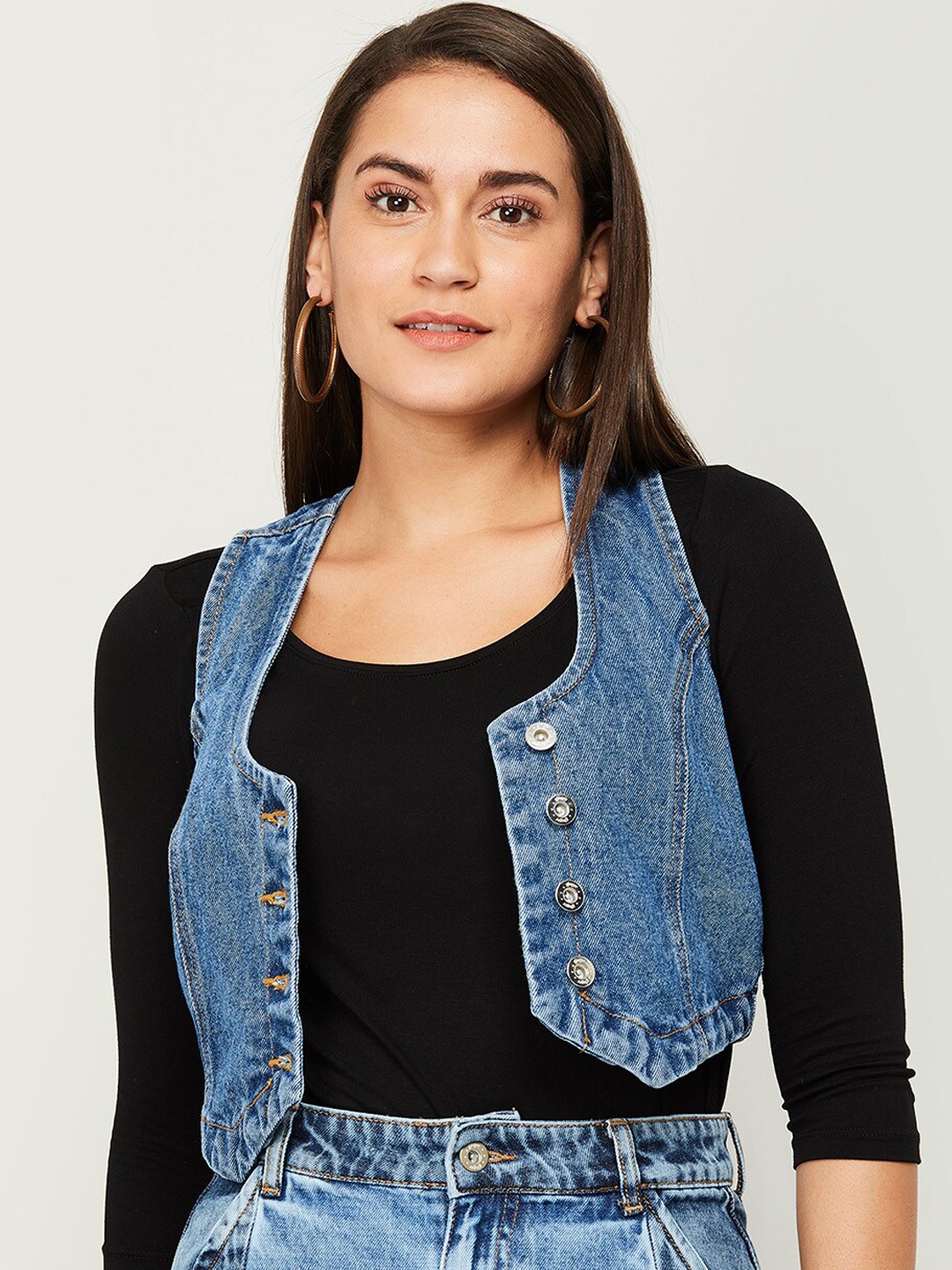 

Ginger by Lifestyle Women Blue Washed Crop Denim Jacket with Embroidered