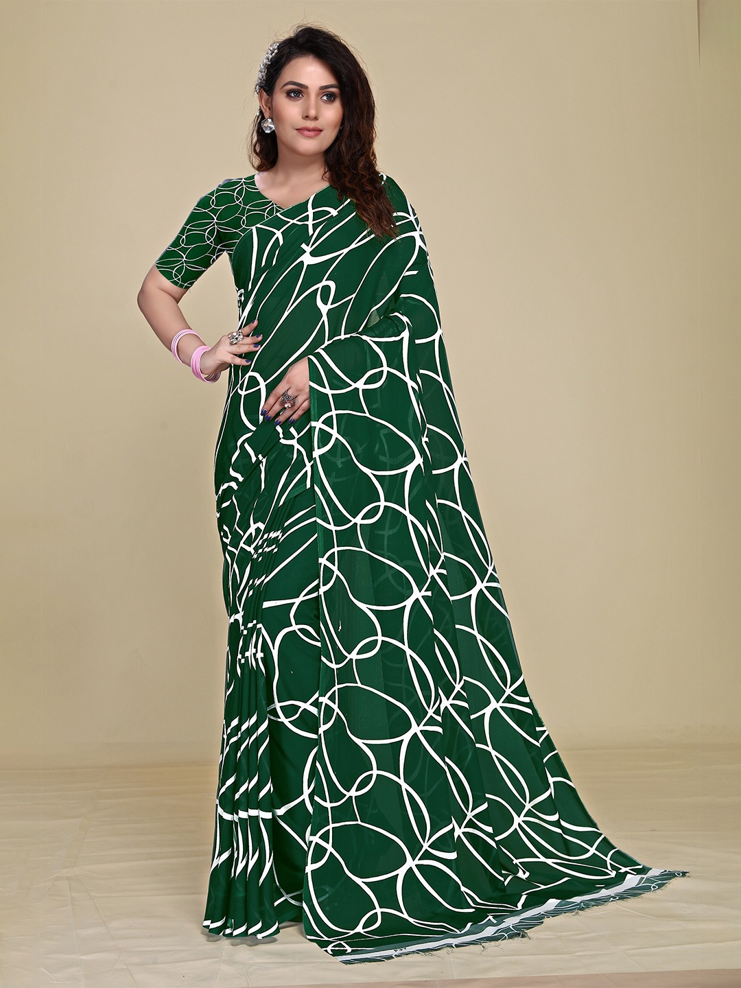 

MS RETAIL Green & White Pure Georgette Saree