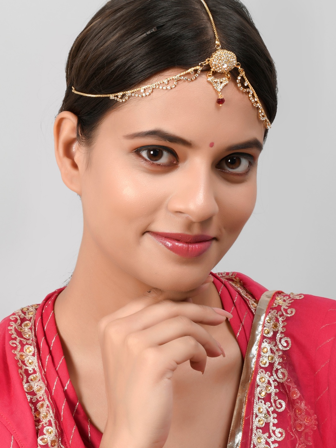 

Silvermerc Designs Gold Plated Red & White Kundan Beaded Mathapatti