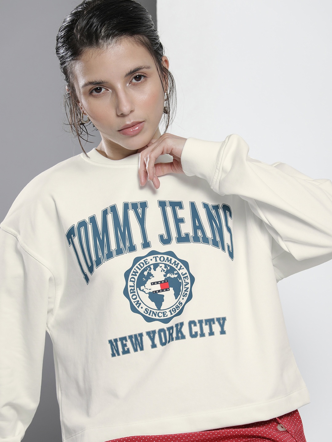 

Tommy Hilfiger Women White & Teal Blue Printed Sweatshirt