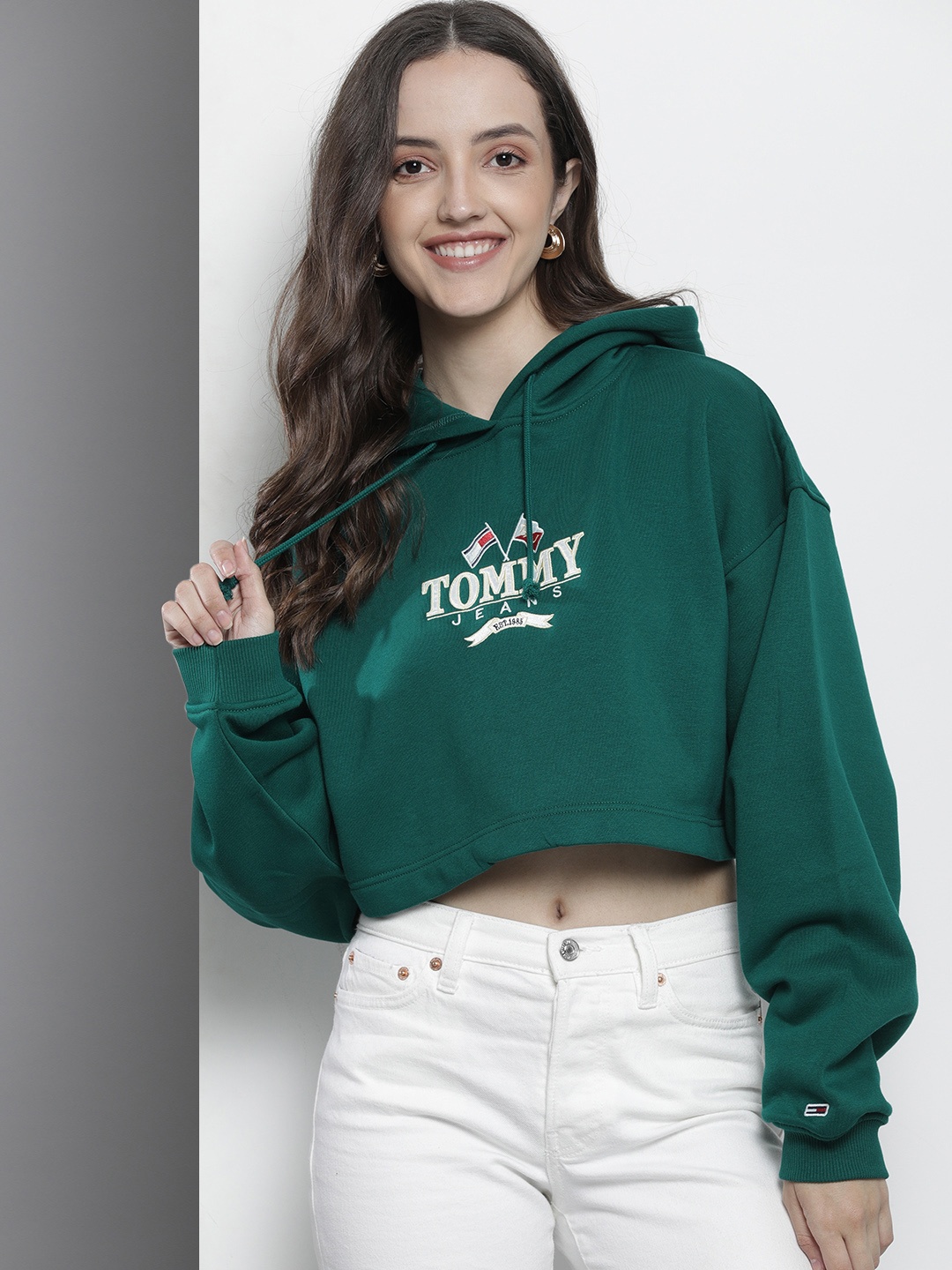 

Tommy Hilfiger Women Green Embroidered Crop Hooded Sweatshirt