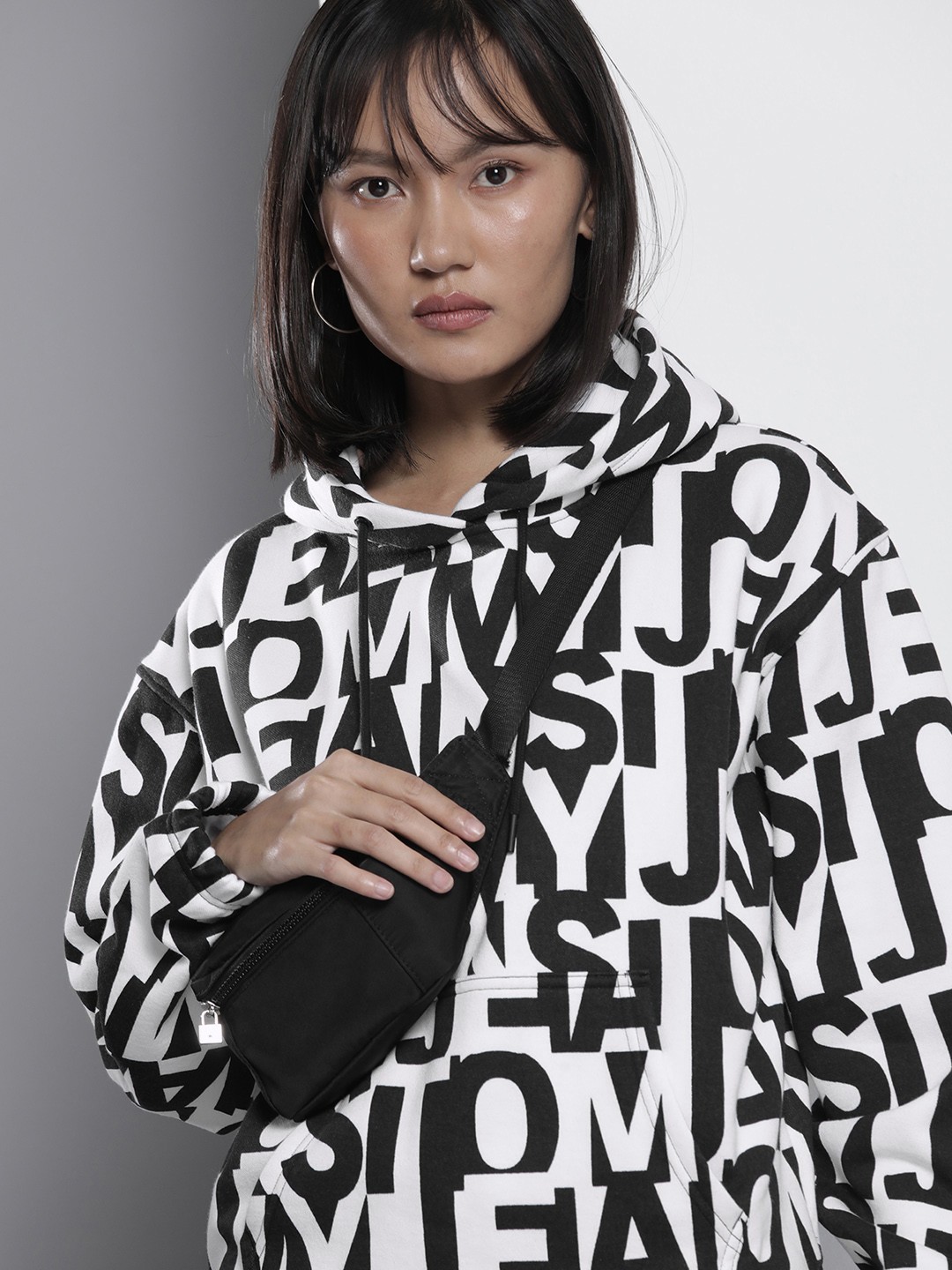 

Tommy Hilfiger Women White & Black Brand Logo Printed Hooded Sweatshirt