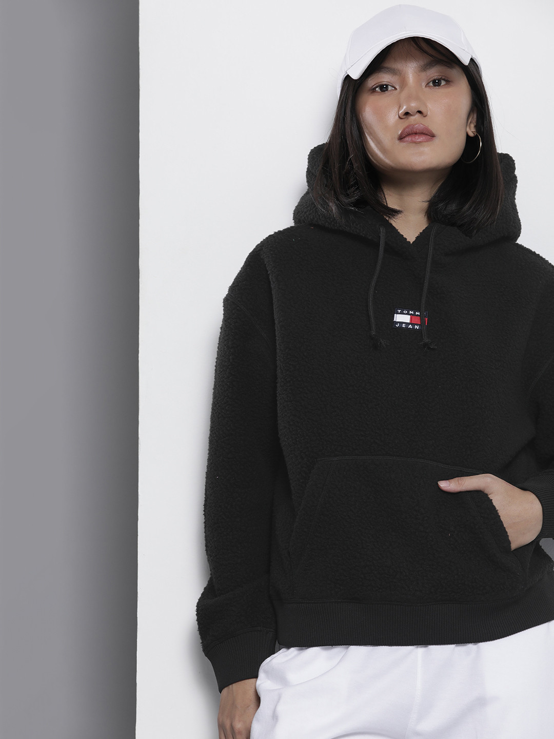 

Tommy Hilfiger Women Black CENTER BADGE FLEECE Hooded Sweatshirt
