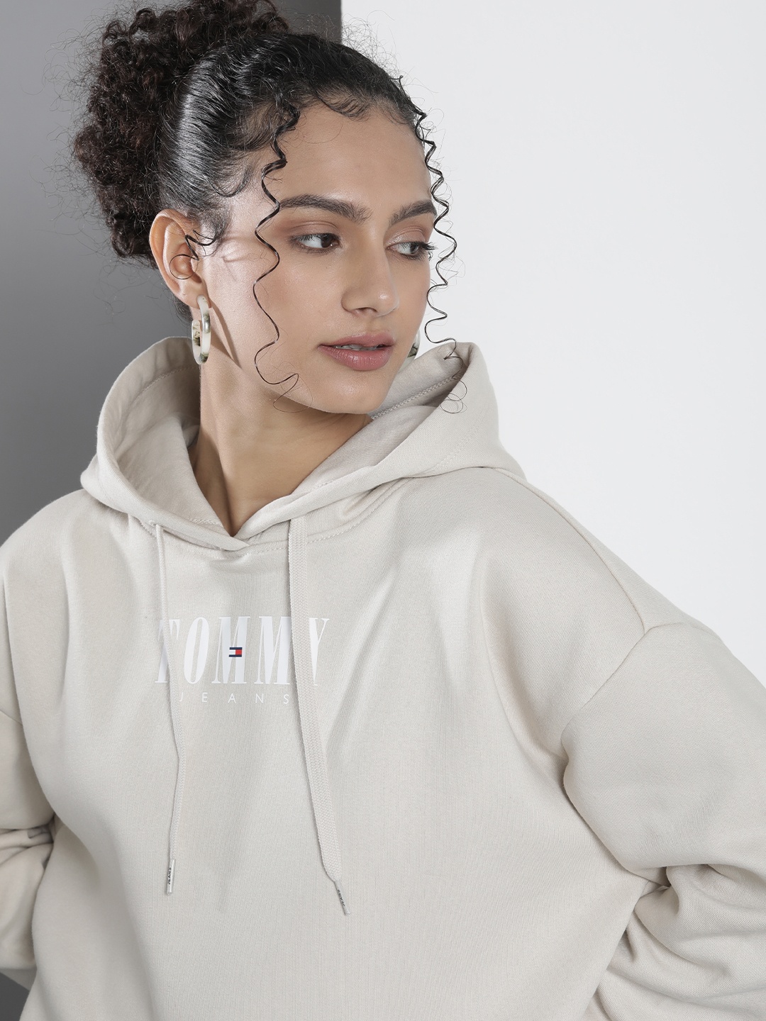 

Tommy Hilfiger Women Beige Brand Logo Print Knitted Oversized Hooded Sweatshirt