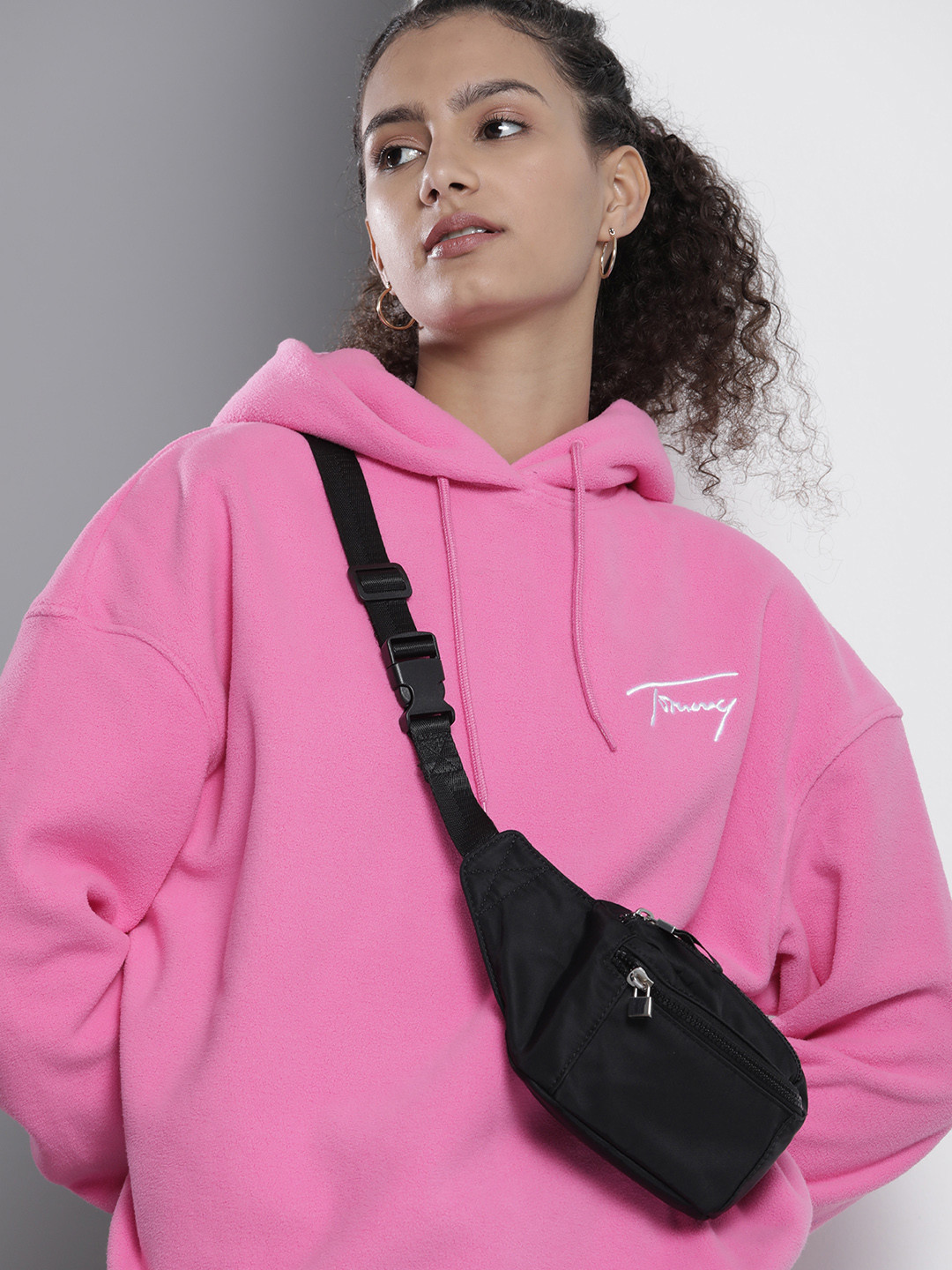 

Tommy Hilfiger Women Pink Oversized Drop Shoulder Hooded Sweatshirt