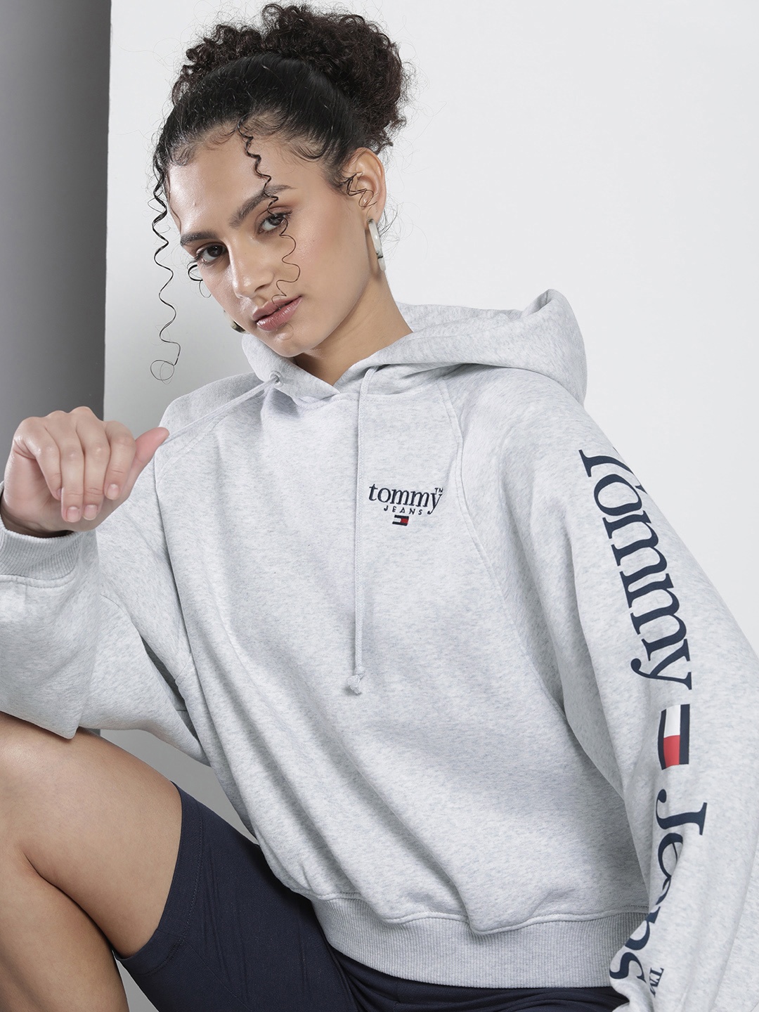 

Tommy Hilfiger Women Grey Brand Logo Printed Hooded Pullover Sweatshirt