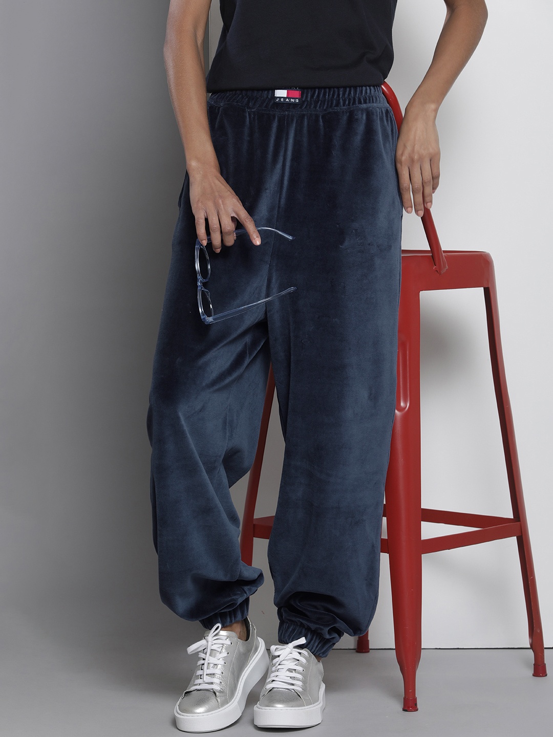 

Tommy Hilfiger Women Navy Blue Solid Velvet VELOUR BADGE Joggers