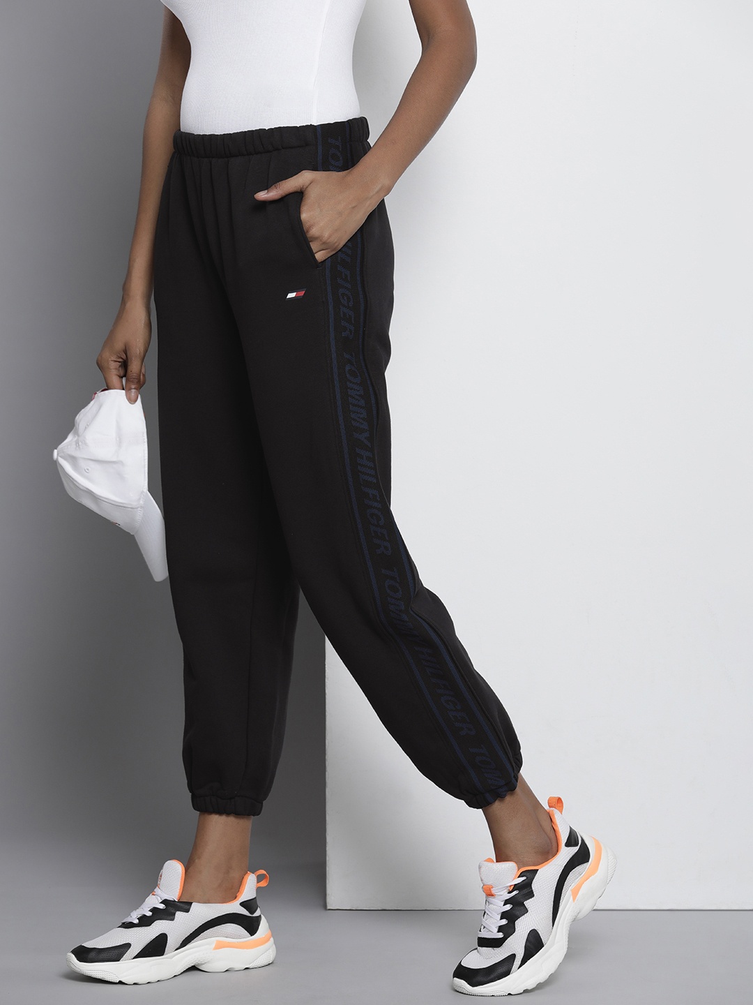 

Tommy Hilfiger Women Solid Relaxed Fit Joggers, Black