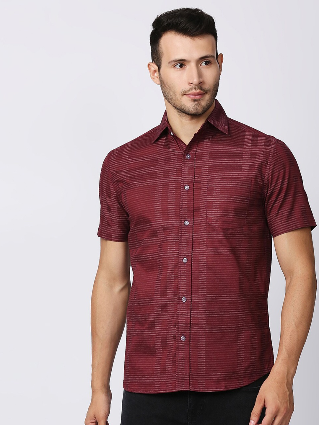 

MOD ECRU Men Maroon Modern Checked Casual Shirt