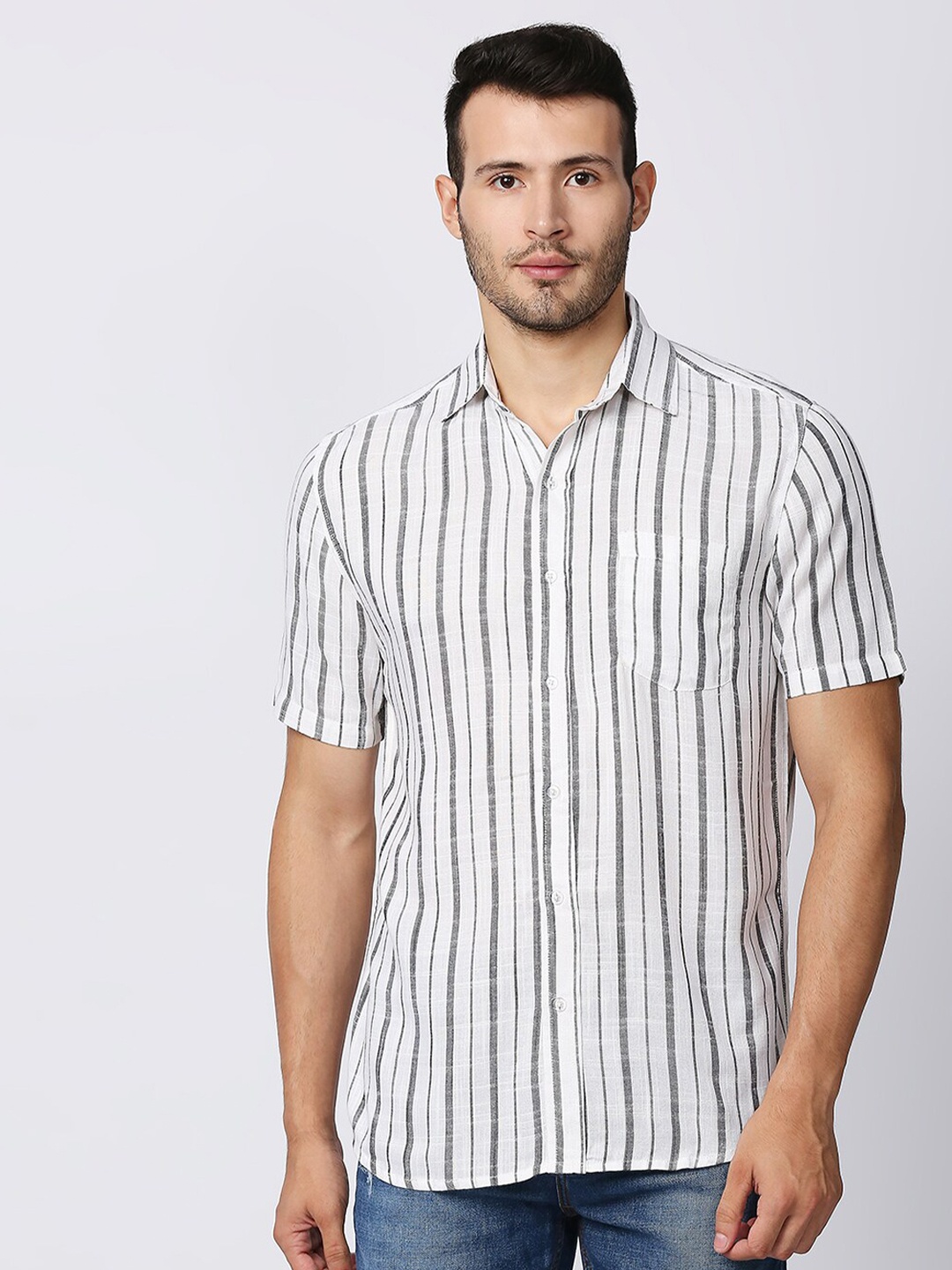 

MOD ECRU Men White Modern Striped Casual Shirt