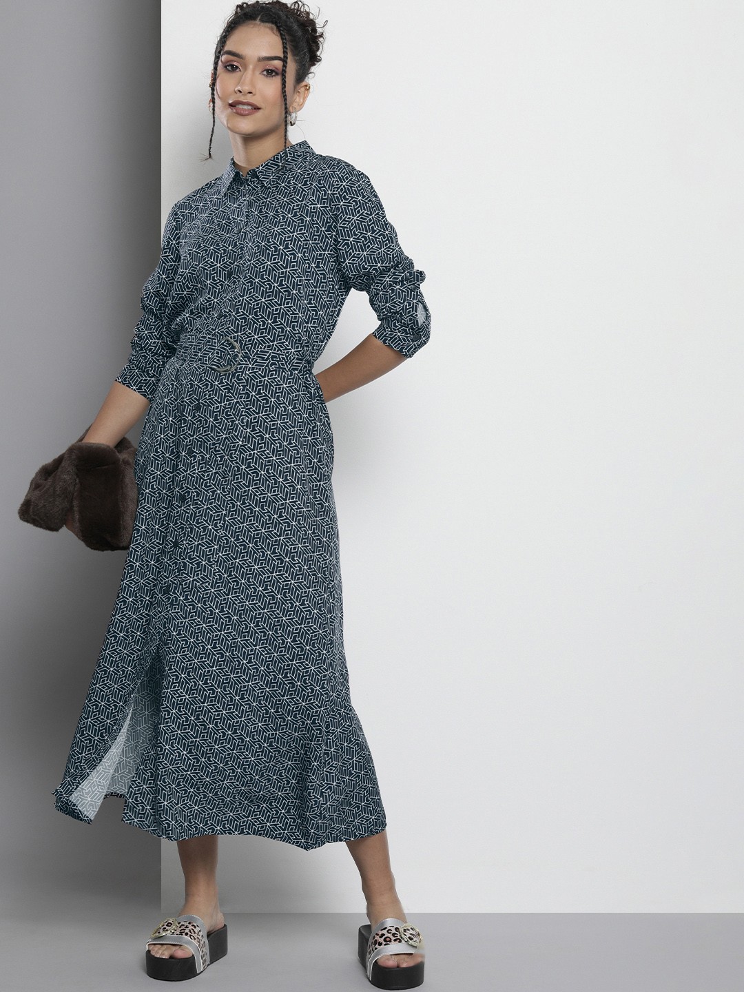 

Tommy Hilfiger Navy Blue & White Geometric Printed Shirt Midi Dress