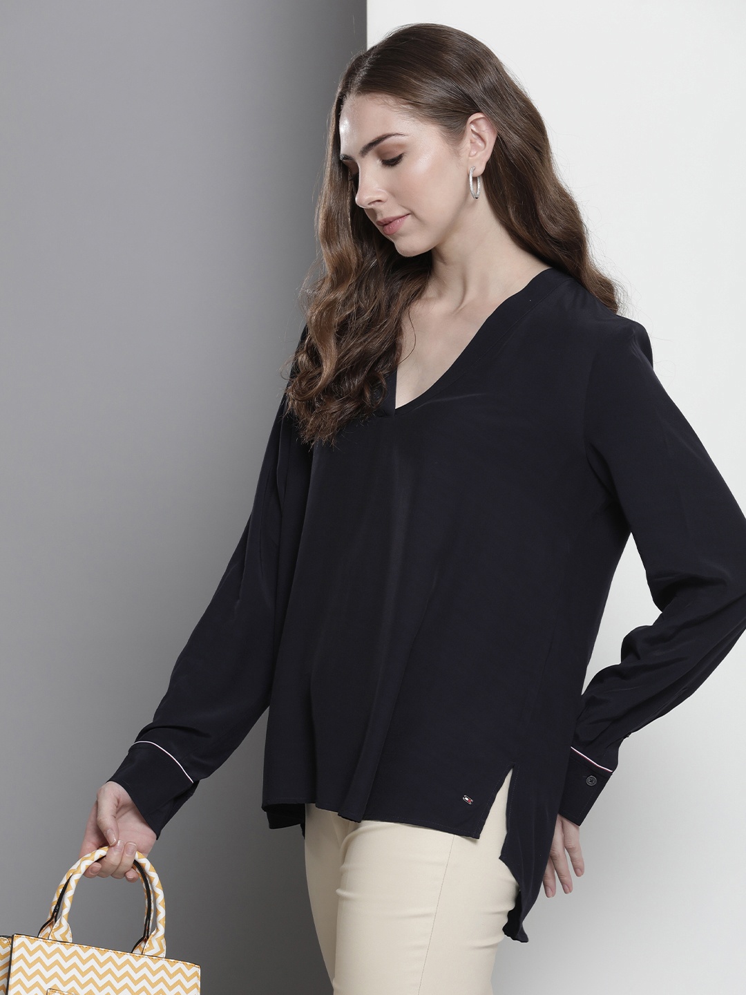 

Tommy Hilfiger Solid V-Neck Long Sleeves Top, Navy blue