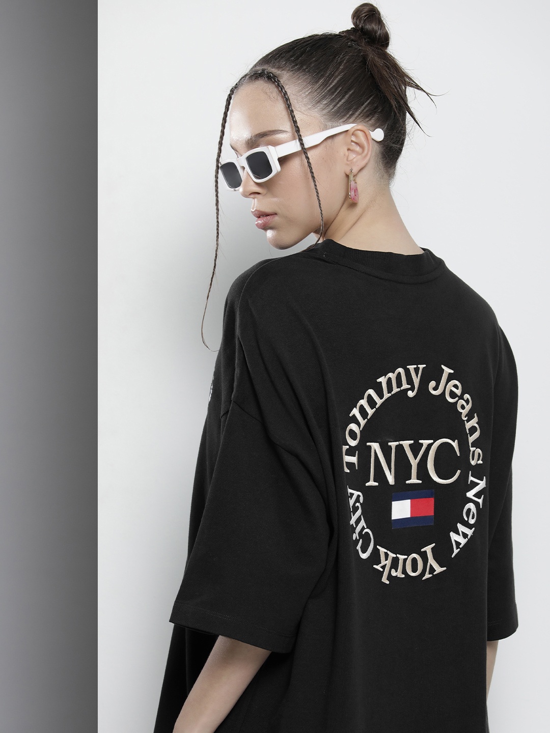 

Tommy Hilfiger Black & Cream-Coloured Embroidered Timeless Circle T-shirt Dress