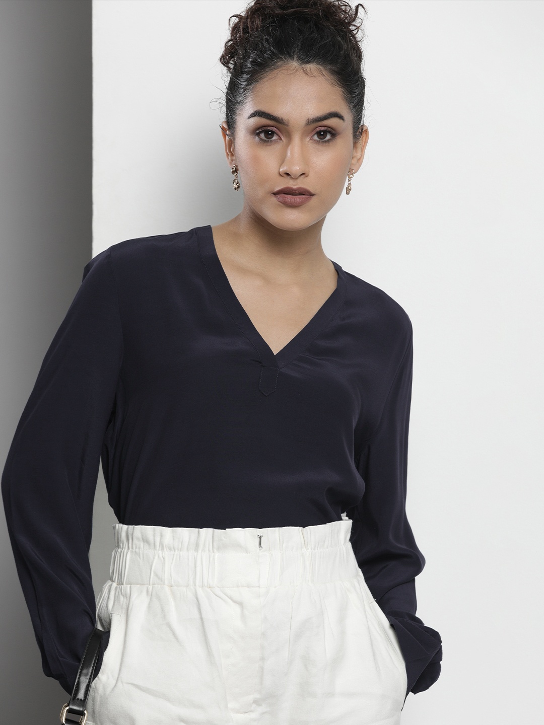 

Tommy Hilfiger Navy Blue Solid V-Neck Blouson Longline Top