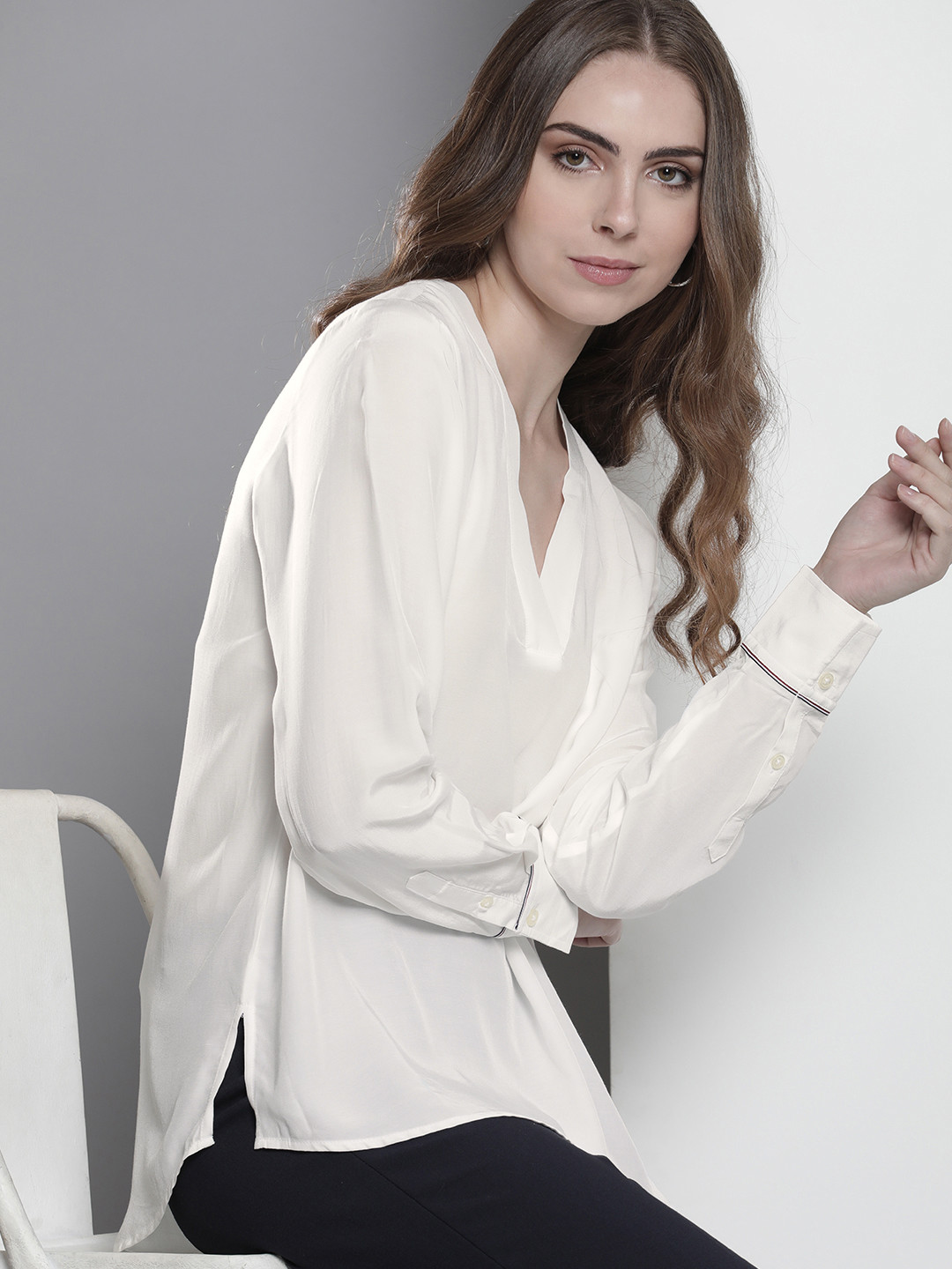 

Tommy Hilfiger Solid V-Neck Long Sleeves Top, White