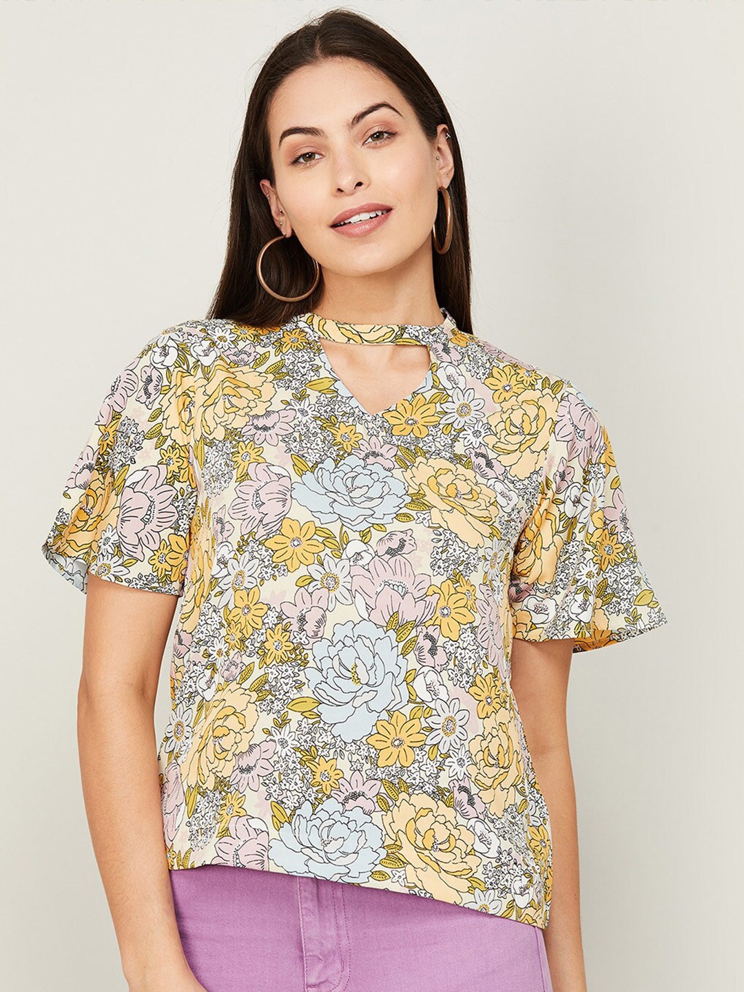

Fame Forever by Lifestyle Yellow & White Floral Print Choker Neck Top