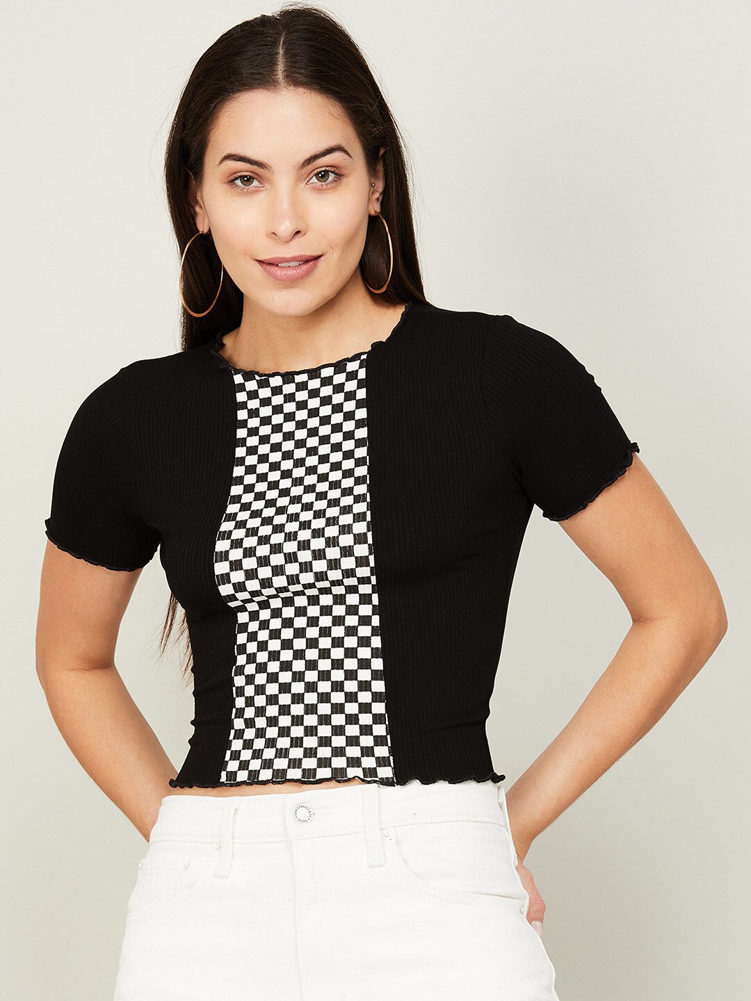 

Ginger by Lifestyle Black & licorice Colourblocked Crop Top