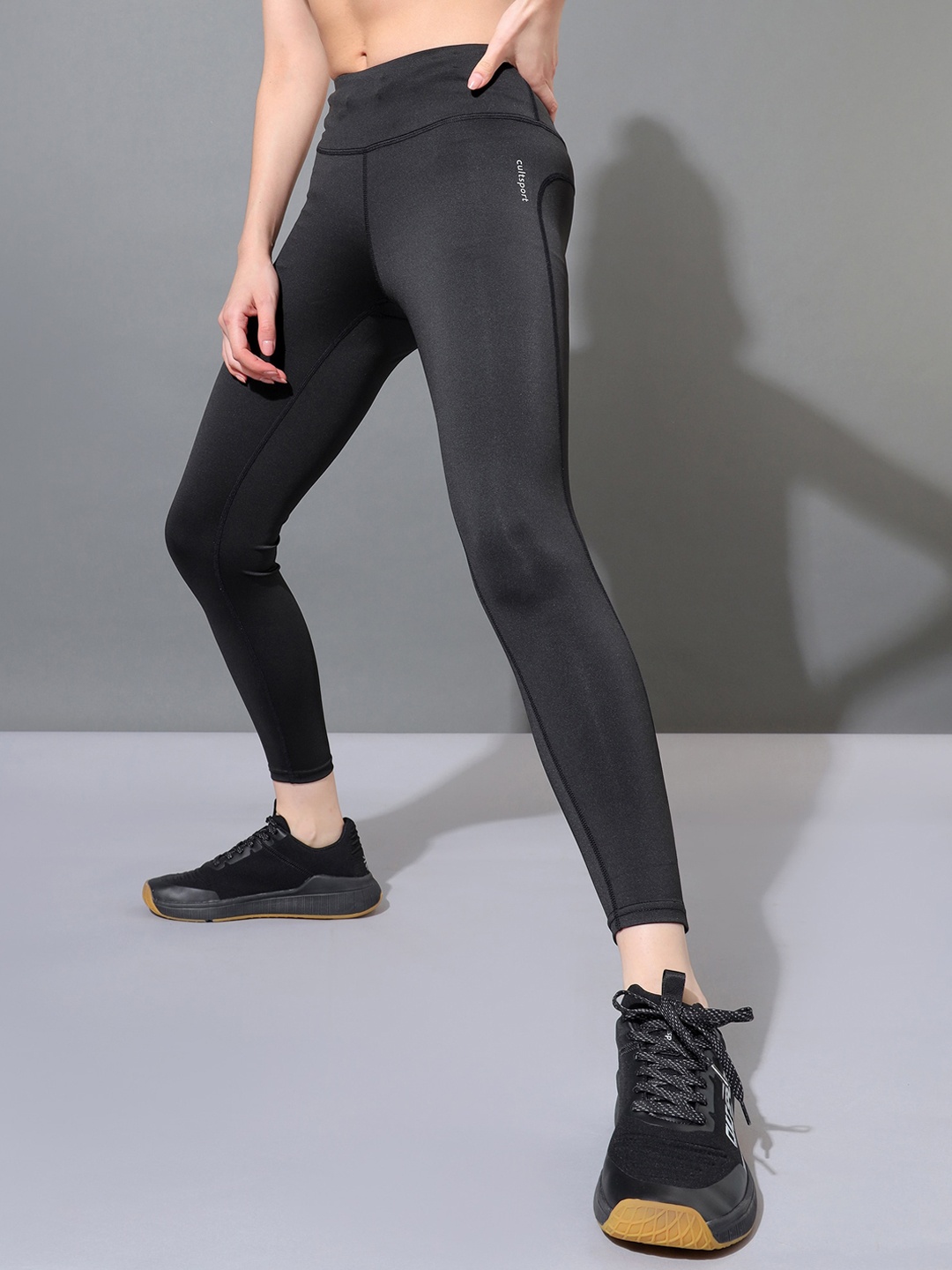

CULT Women Highwaist Solid Performance Tights, Black
