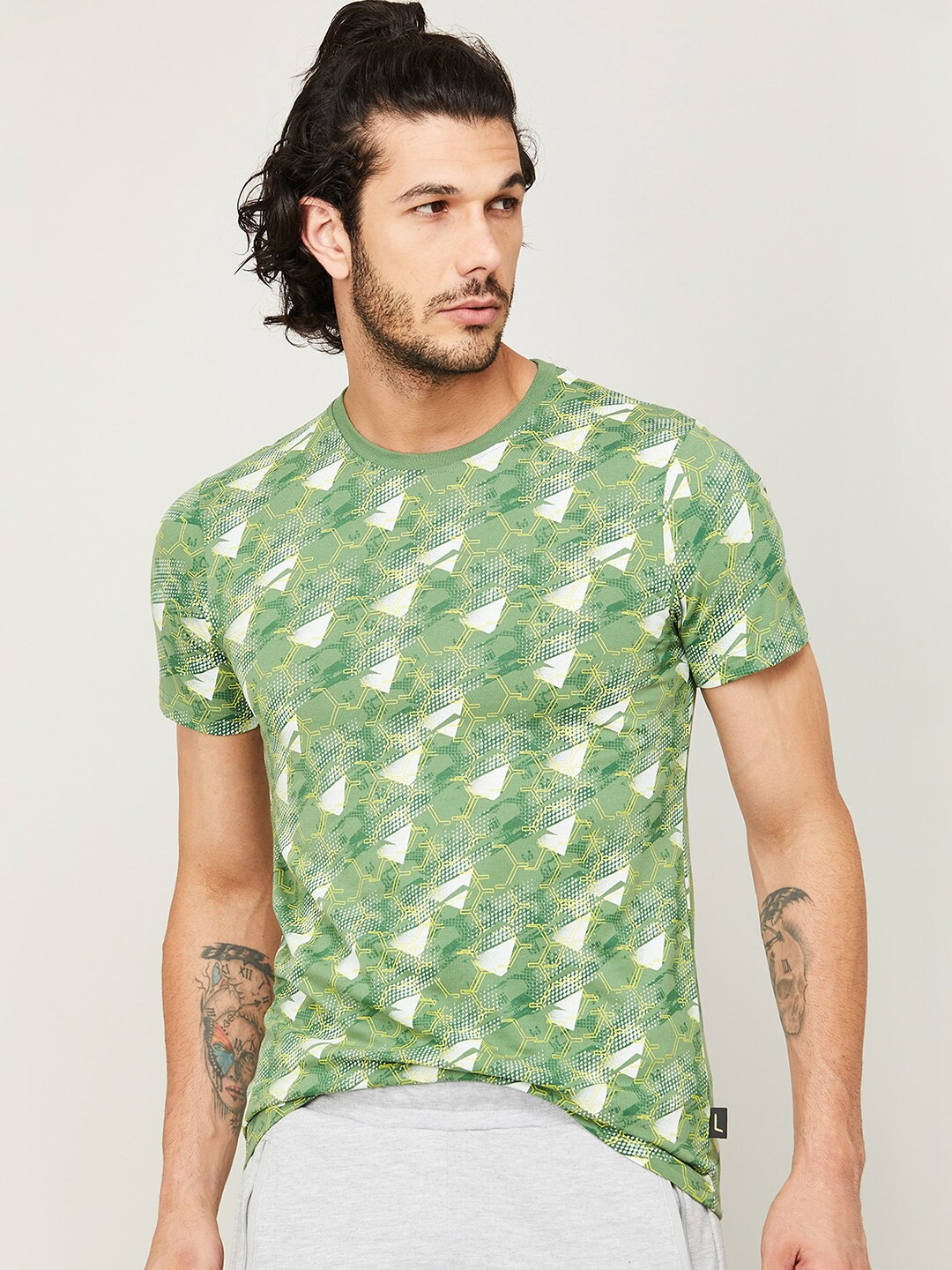 

Fame Forever by Lifestyle Men Green Printed Tropical Raw Edge T-shirt
