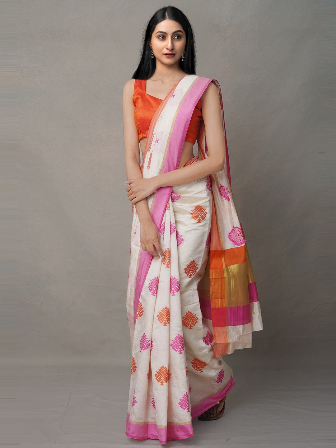 

Unnati Silks Women Cream-Coloured & Pink Woven Design Zari Linen Blend Jamdani Saree