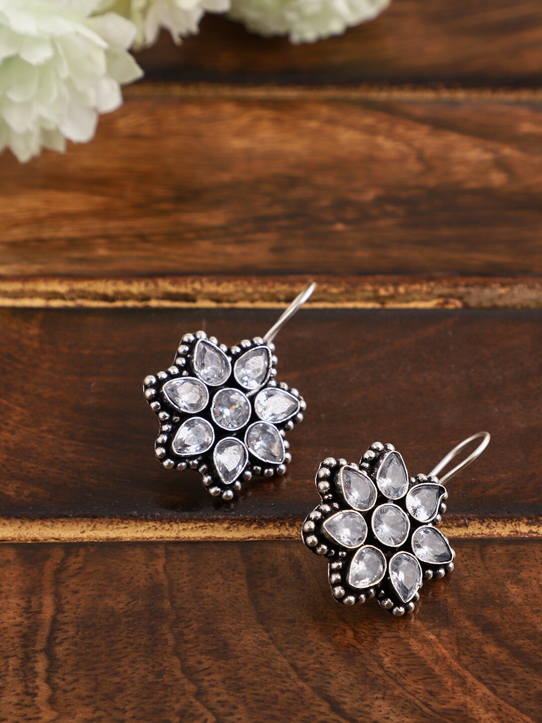 

VENI White & Silver-Plated Oxidised Floral AD Studded Drop Earrings