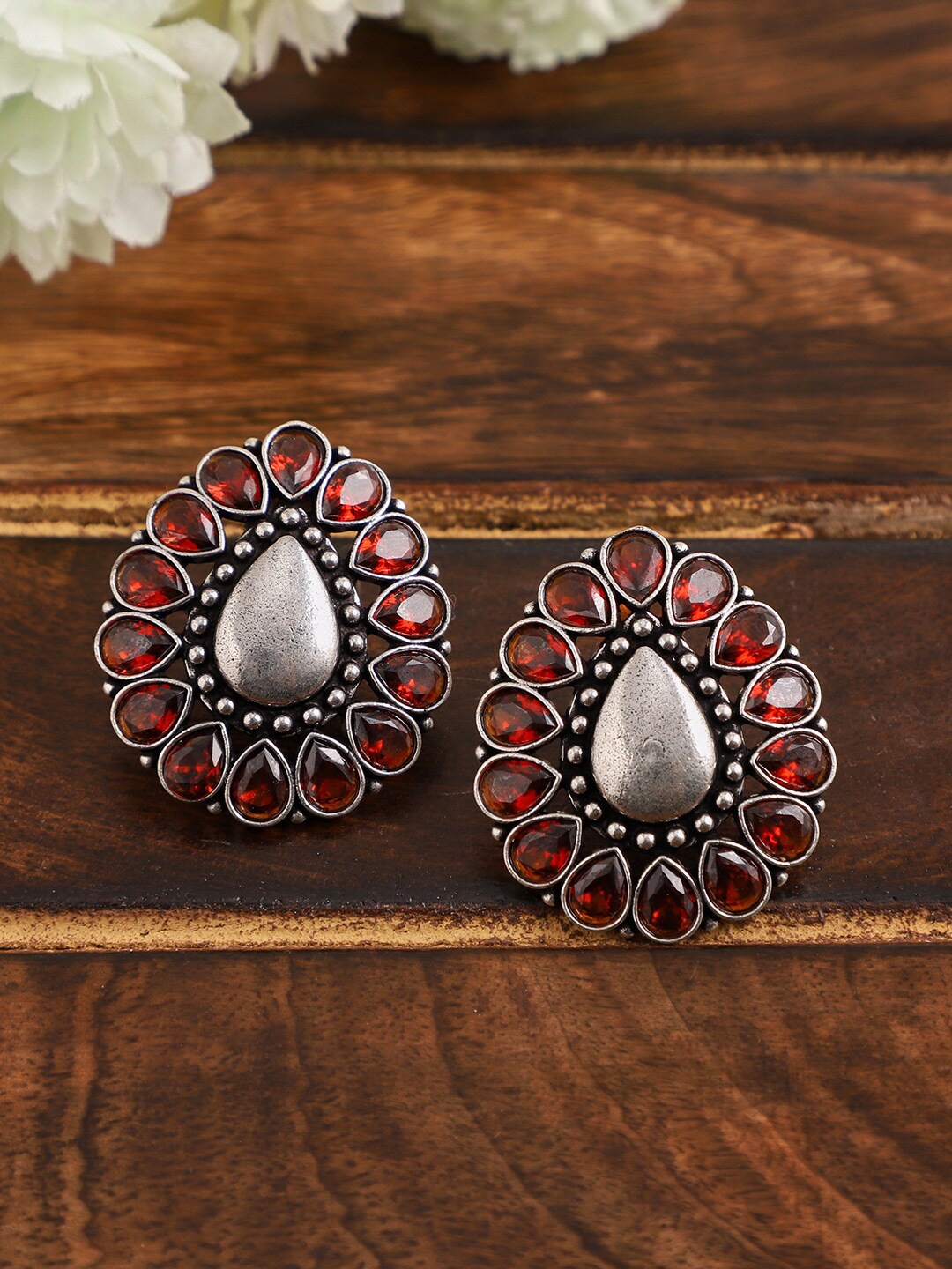 

VENI Red Contemporary Studs Earrings