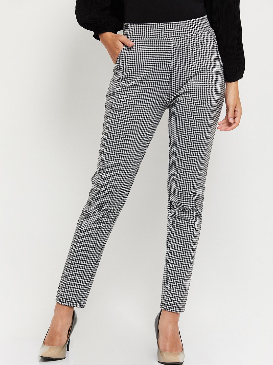 

max Women White Mid Rise Checked Cigarette Trousers