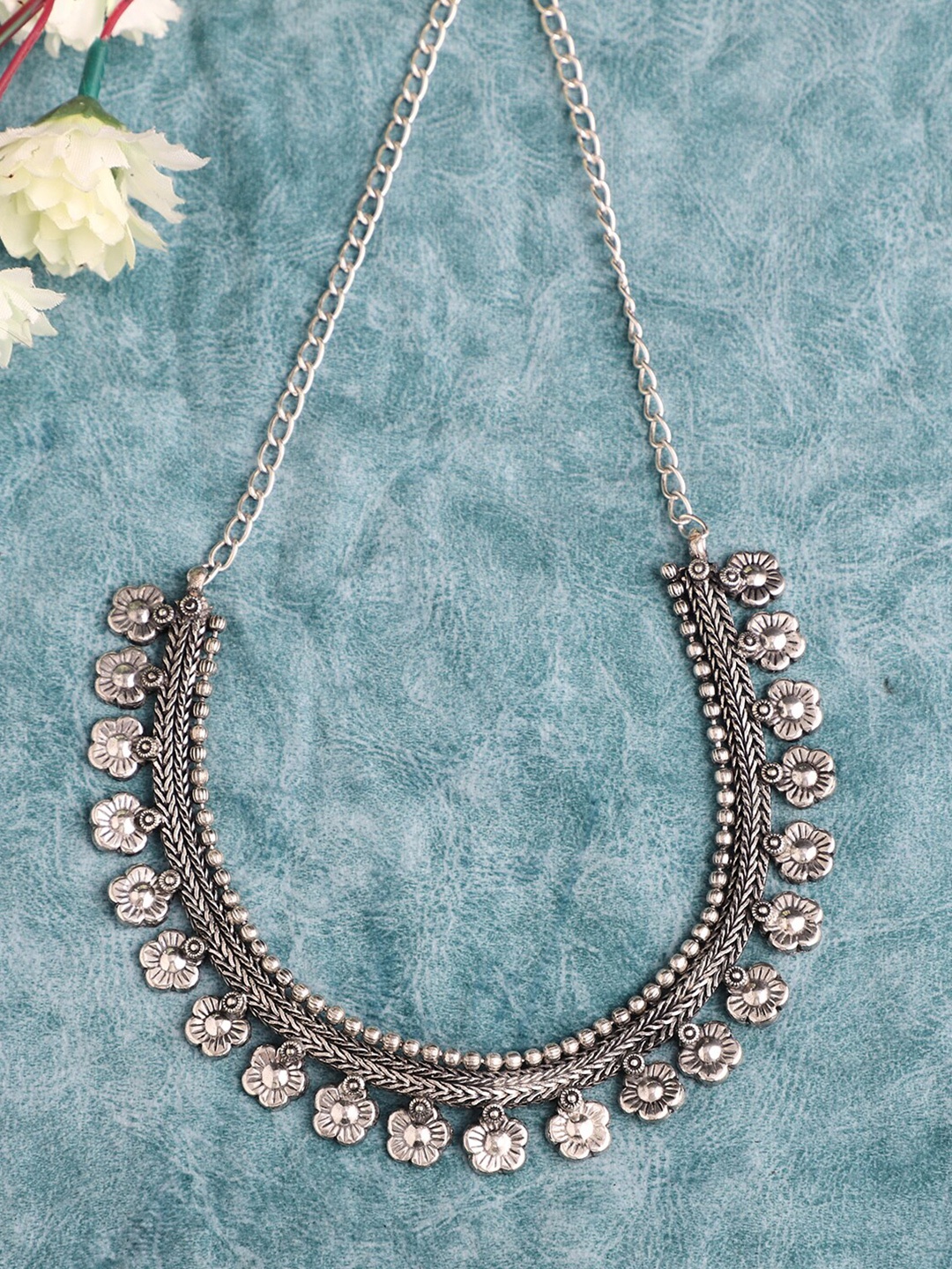 

VENI Brass Silver-Plated Choker Necklace