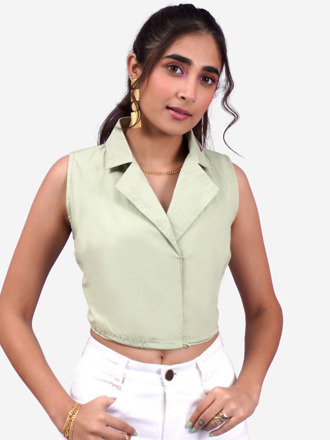 

Alaya By Stage3 Women Green Solid Woven Waistcoat