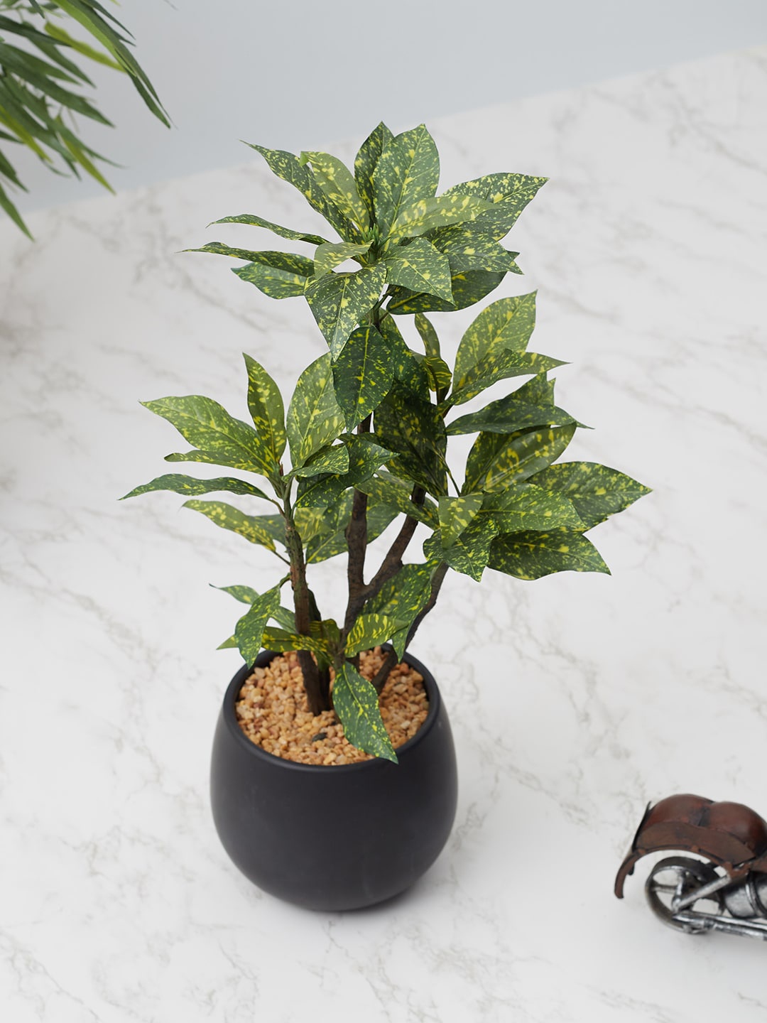 

HomeTown Green Croton Ceramic Potted Plant Artificial Flowers and Plants