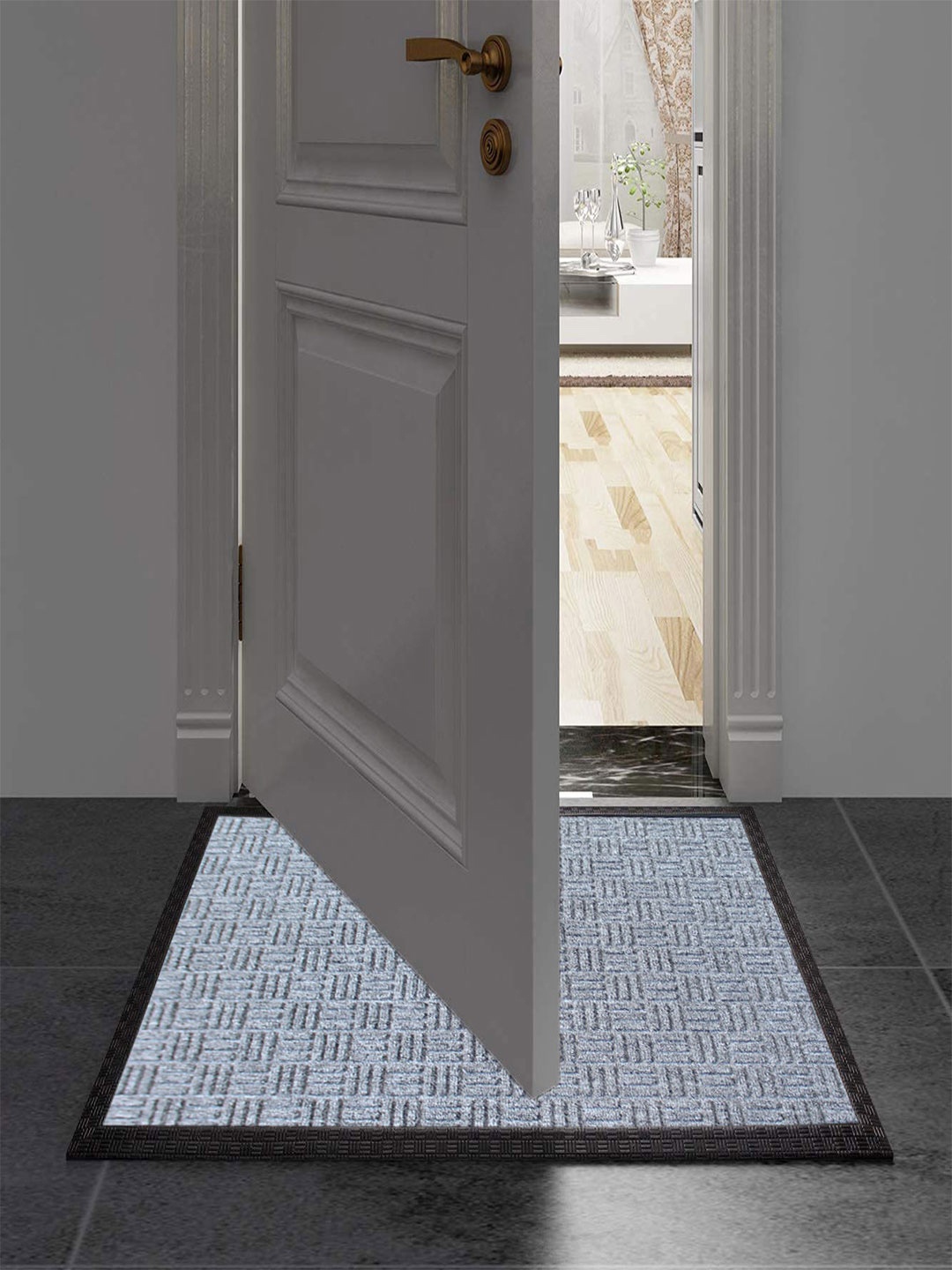 

LUXEHOME INTERNATIONAL Silver Solid Anti-Skid Doormat