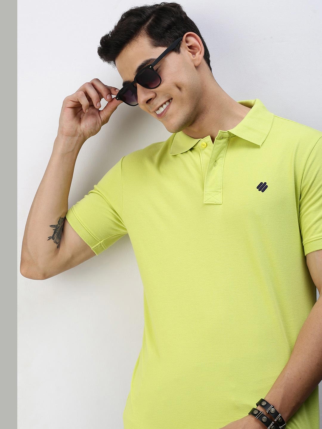 

ONN Men Fluorescent Green Solid Polo Collar T-shirt