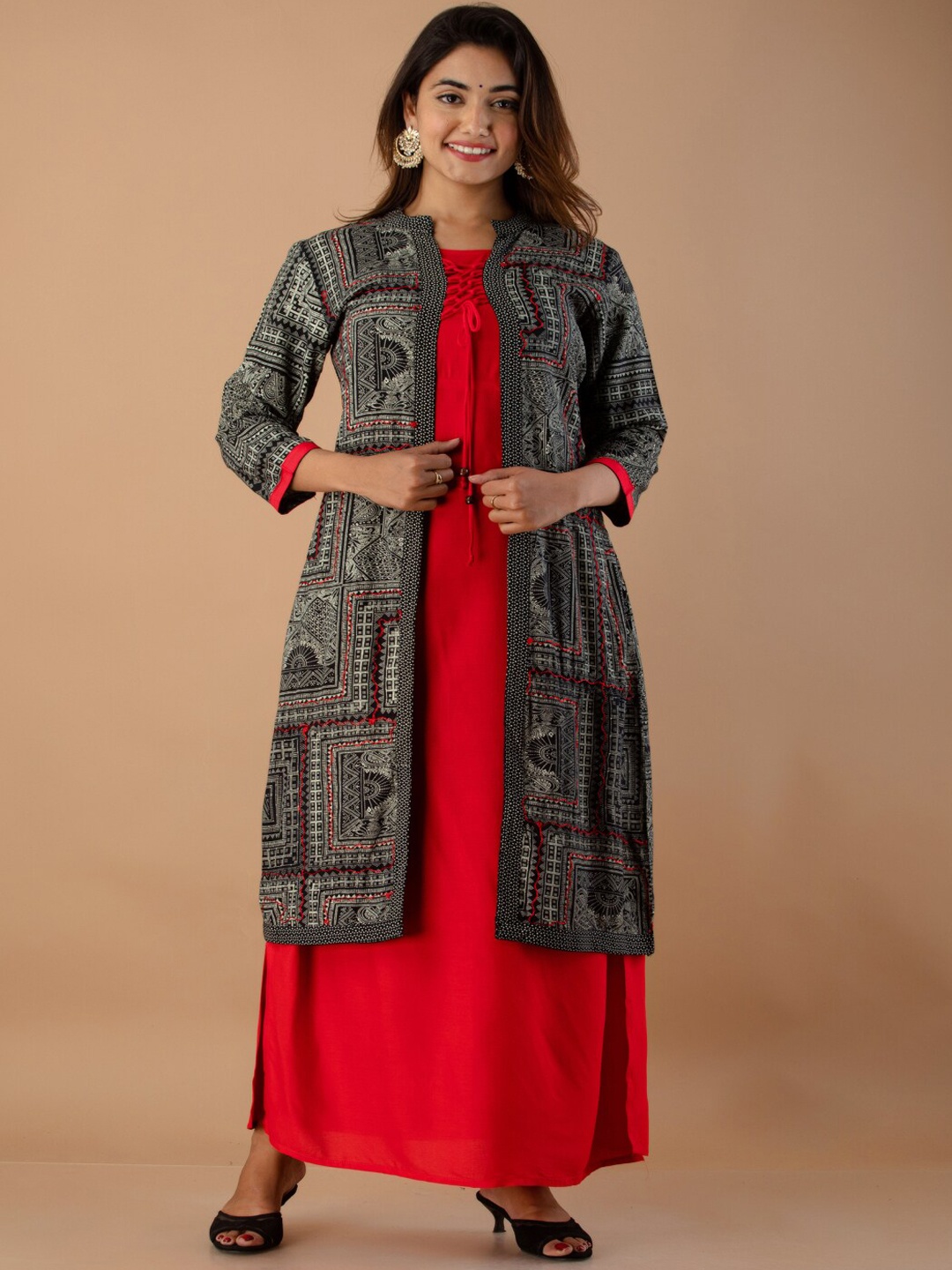 

RUHAZAT Women Black Printed Rayon Shrug with Red Inner Kurta