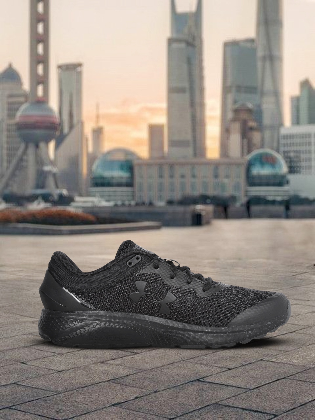 

UNDER ARMOUR Men Black Woven Design Charged Escape 3 BL Running Shoes
