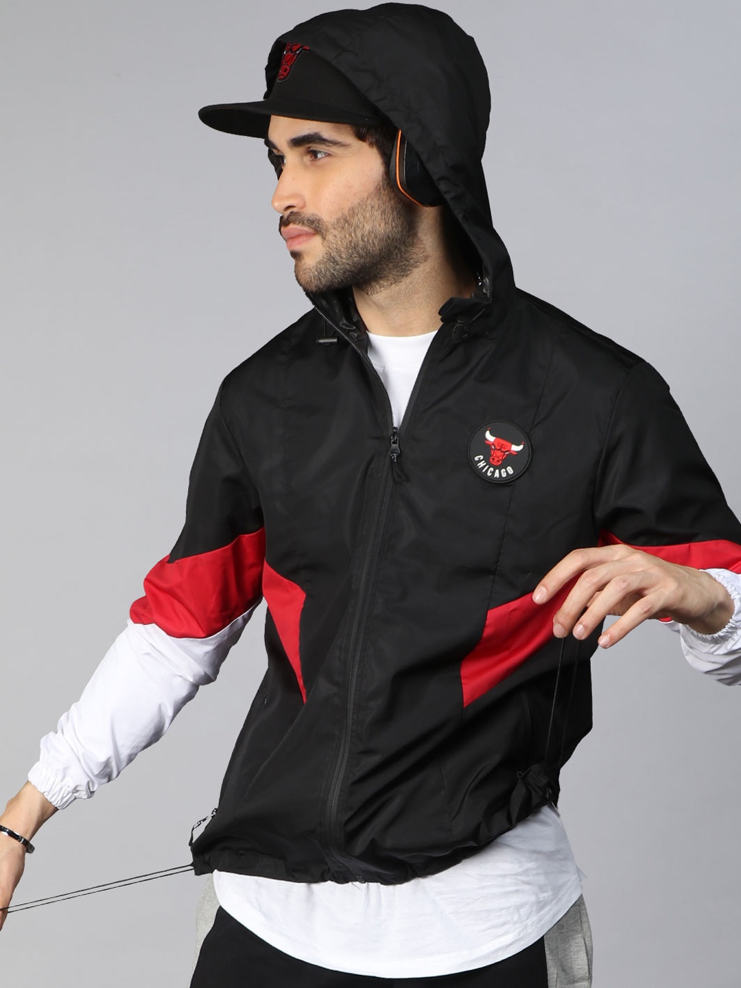 

NBA Men Black Chicago Bulls: Windbreaker 2.0 Jacket