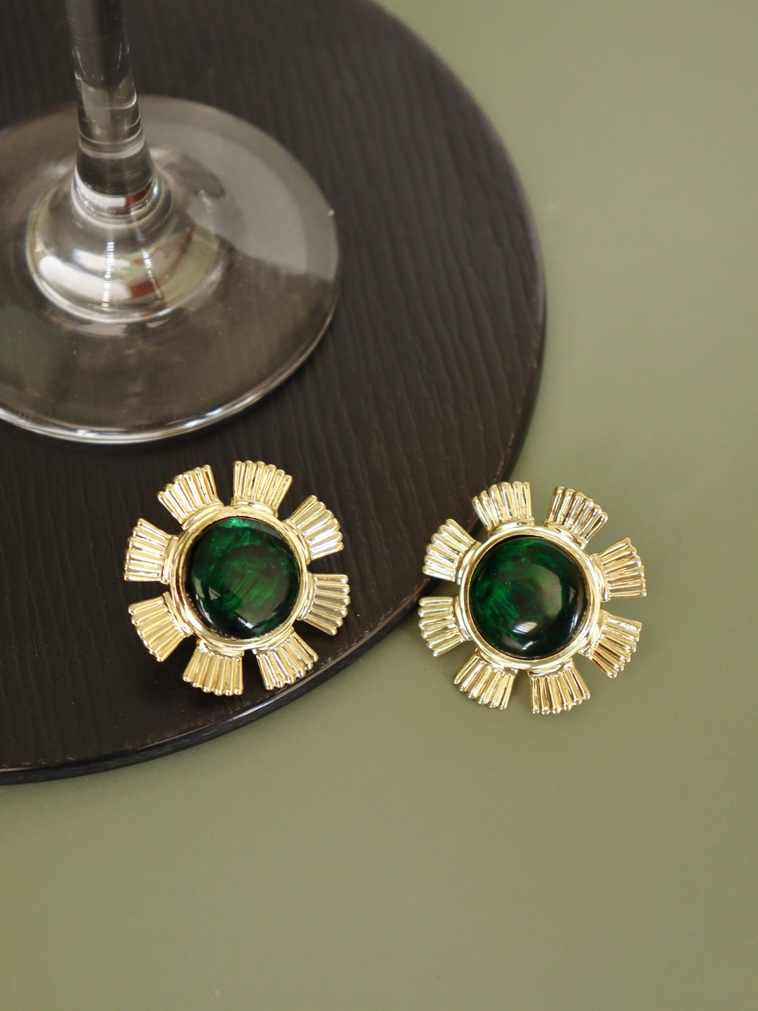 

CURIO COTTAGE Green & Gold-Toned Gold-Plated Floral Blossom Studs Earrings