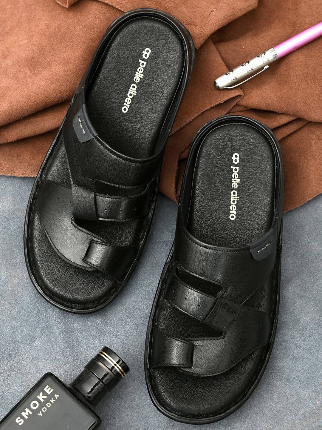 

pelle albero Men Black & White Leather Comfort Sandals