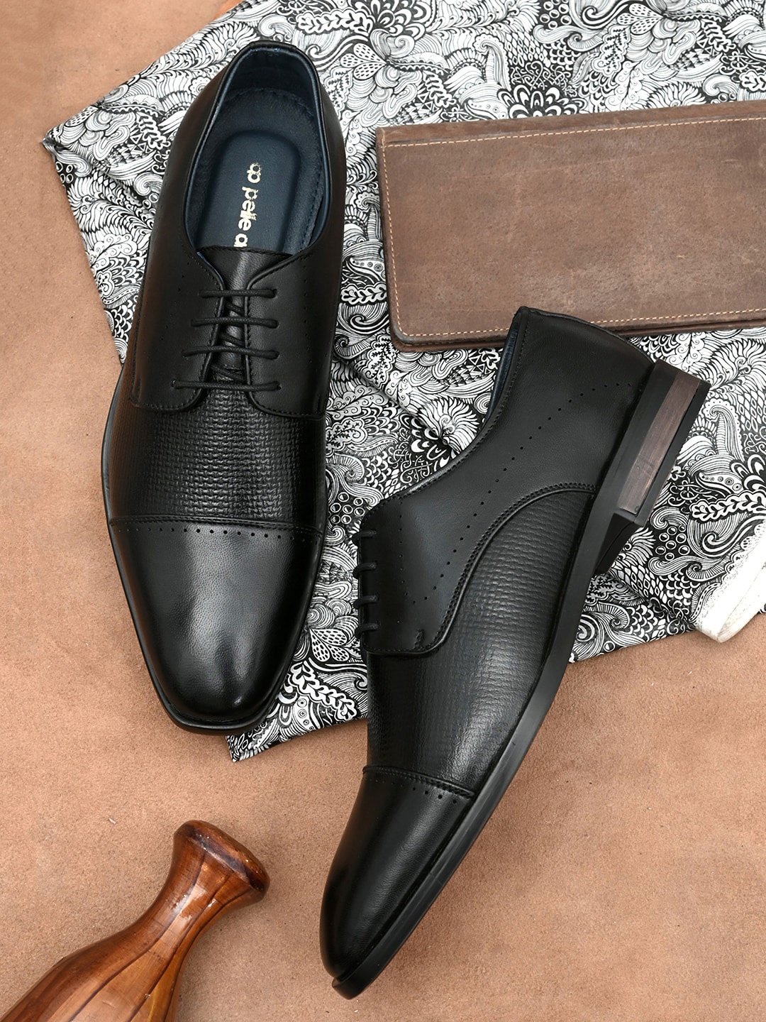 

pelle albero Men Black Solid Formal Derbys