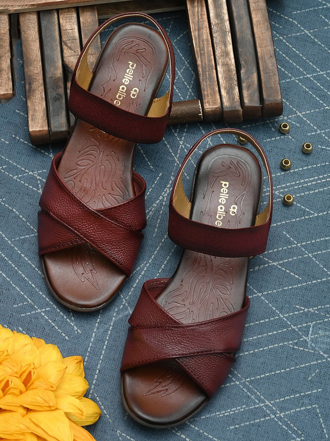 

pelle albero Maroon Leather Block Sandals with Buckles