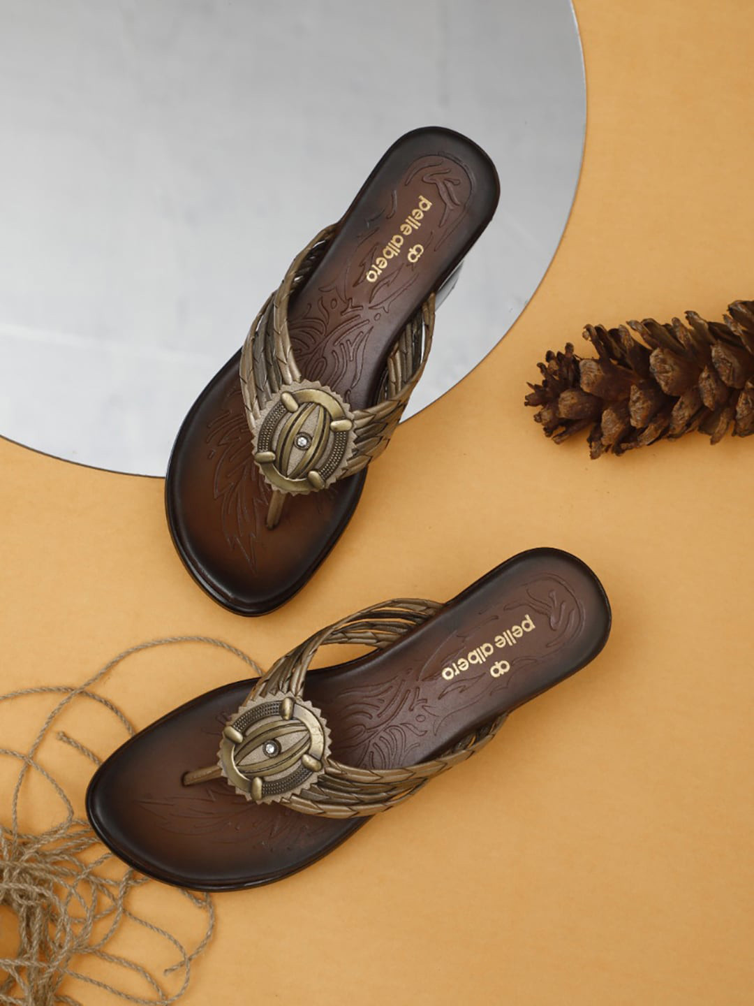 

pelle albero Gold-Toned Printed Flatform Sandals