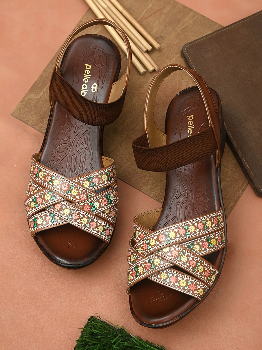 

pelle albero Beige Embellished Wedge Sandals