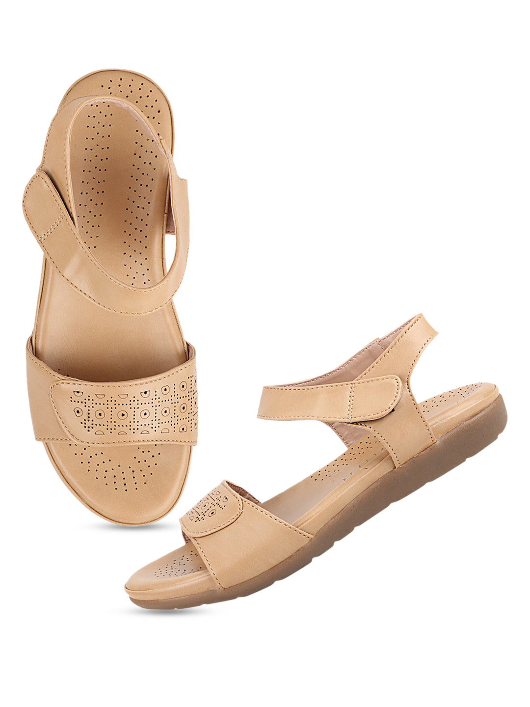 

THE WHITE POLE Women Beige Ethnic Flats