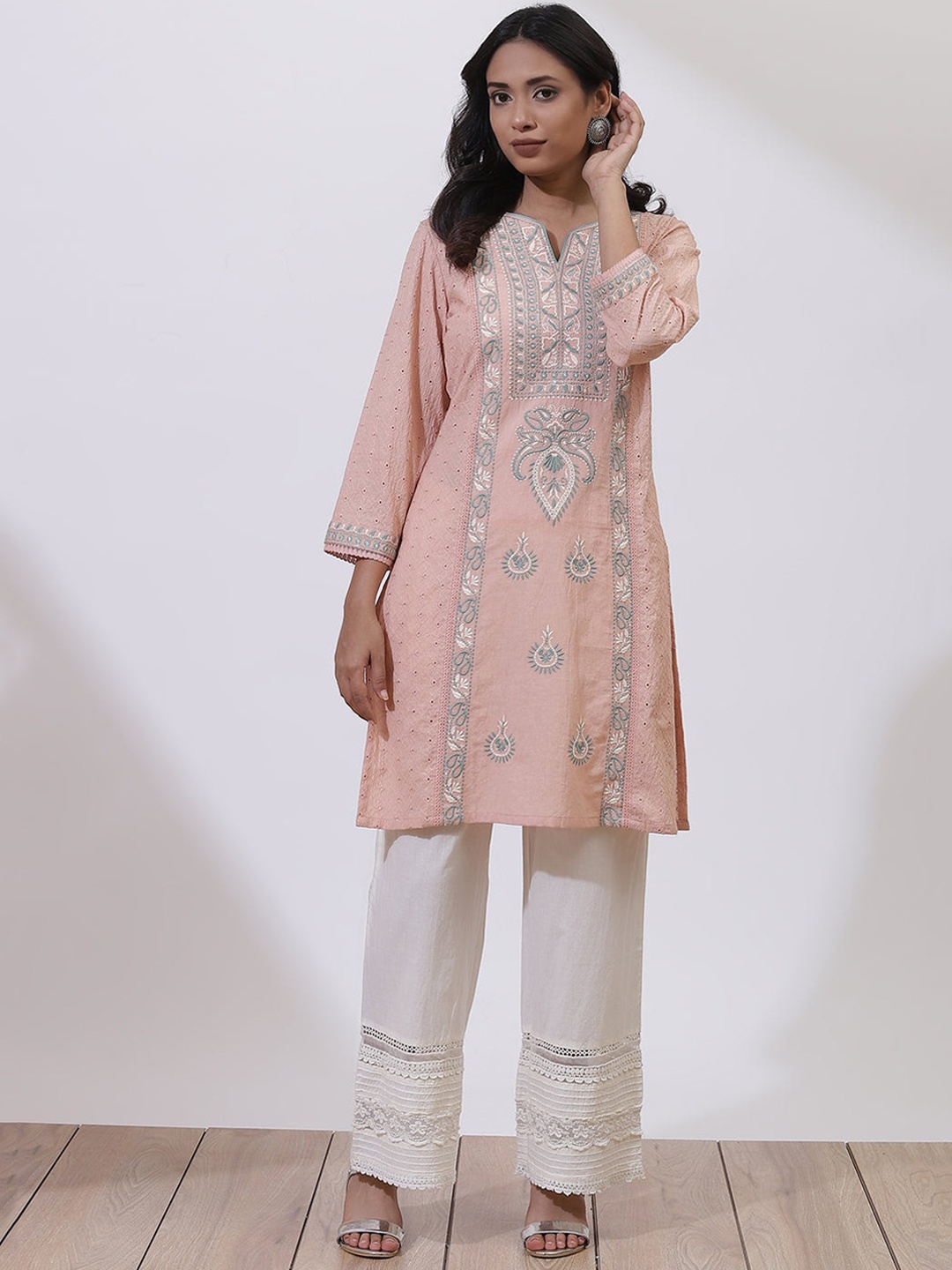 

Lakshita Women Peach-Coloured Ethnic Motifs Embroidered Thread Work Kurta