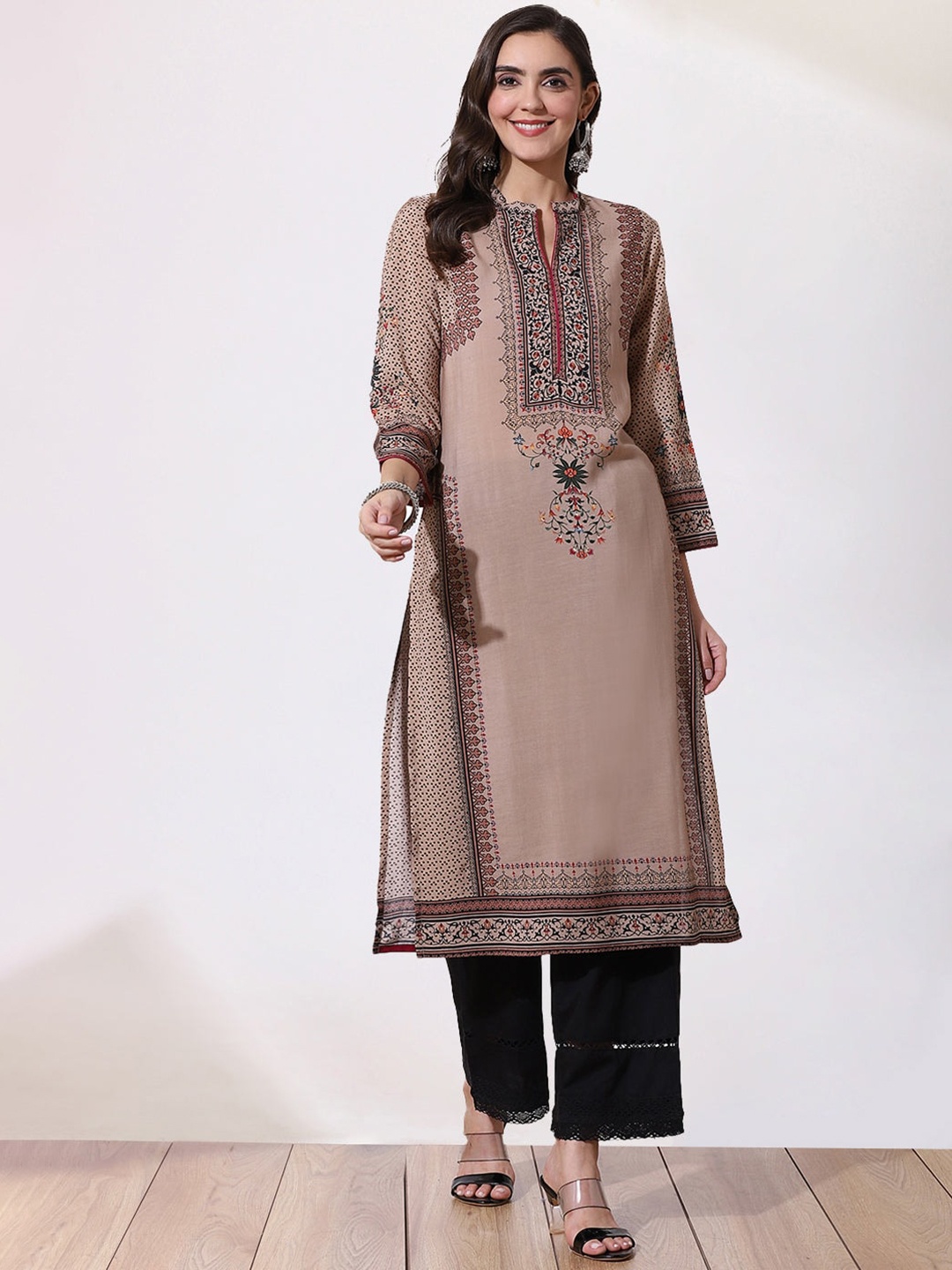 

Lakshita Women Beige Geometric Printed Mirror Work Kurta