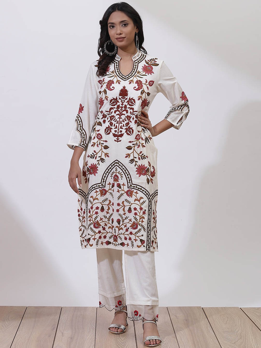 

Lakshita Women Off White Floral Embroidered Keyhole Neck Plus Size Kurta